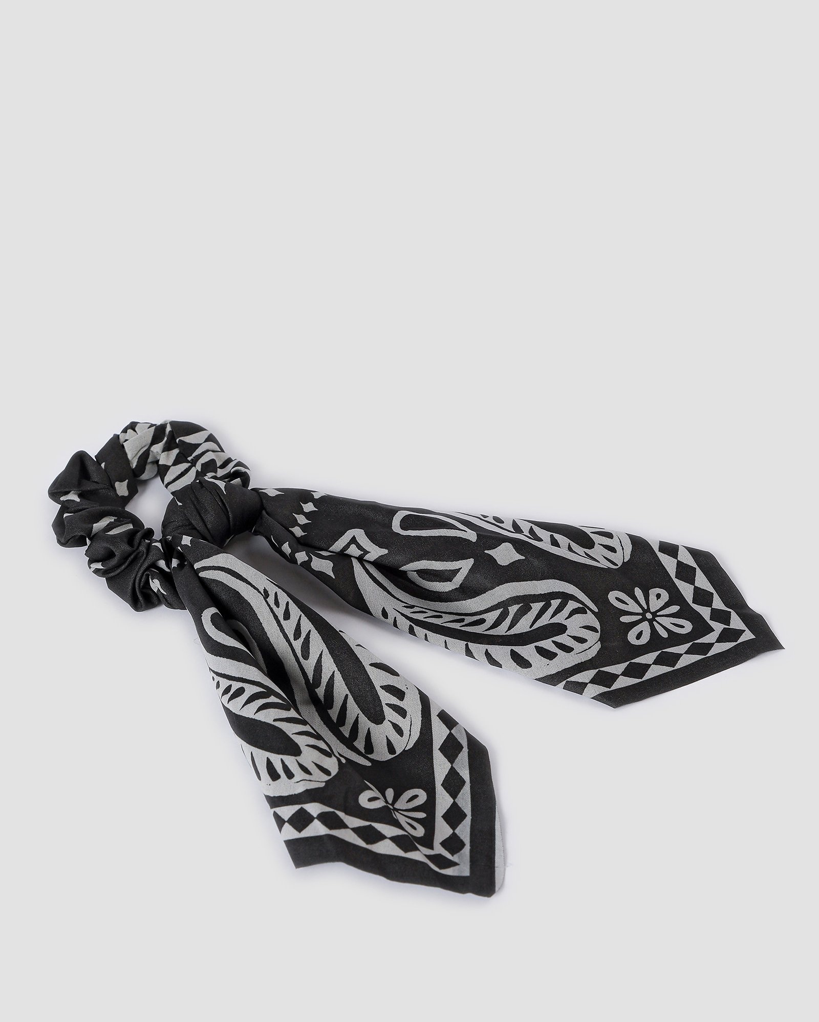 Elástico de cabelo scrunchie bandana preto | Accessori by Riachuelo