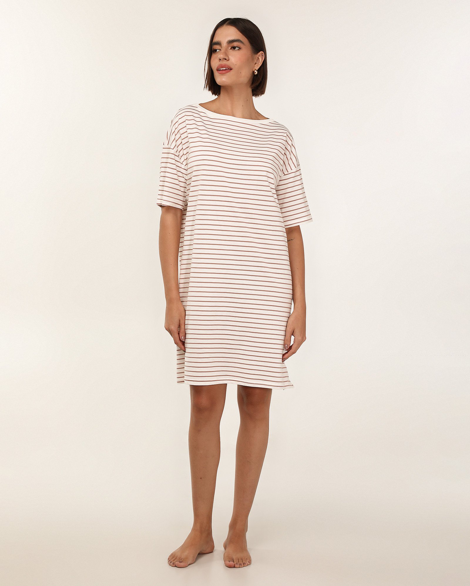 Camisola manga curta ampla listrada branca | Riachuelo