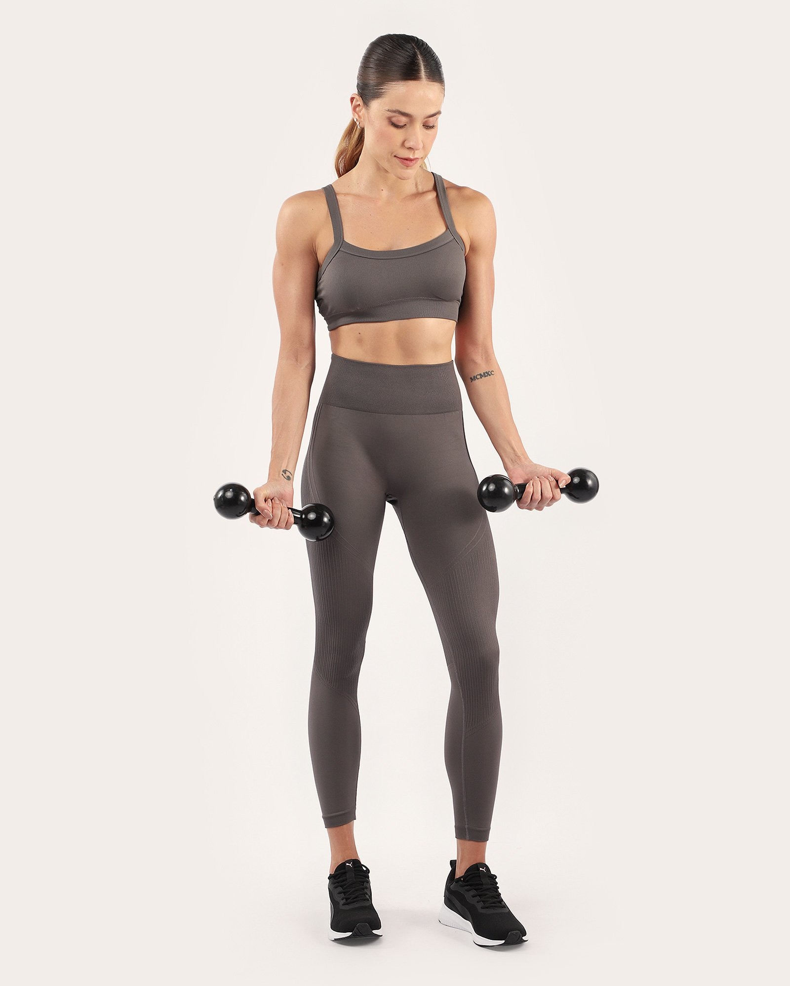 Top esportivo feminino média compressão - Cinza | Body Work