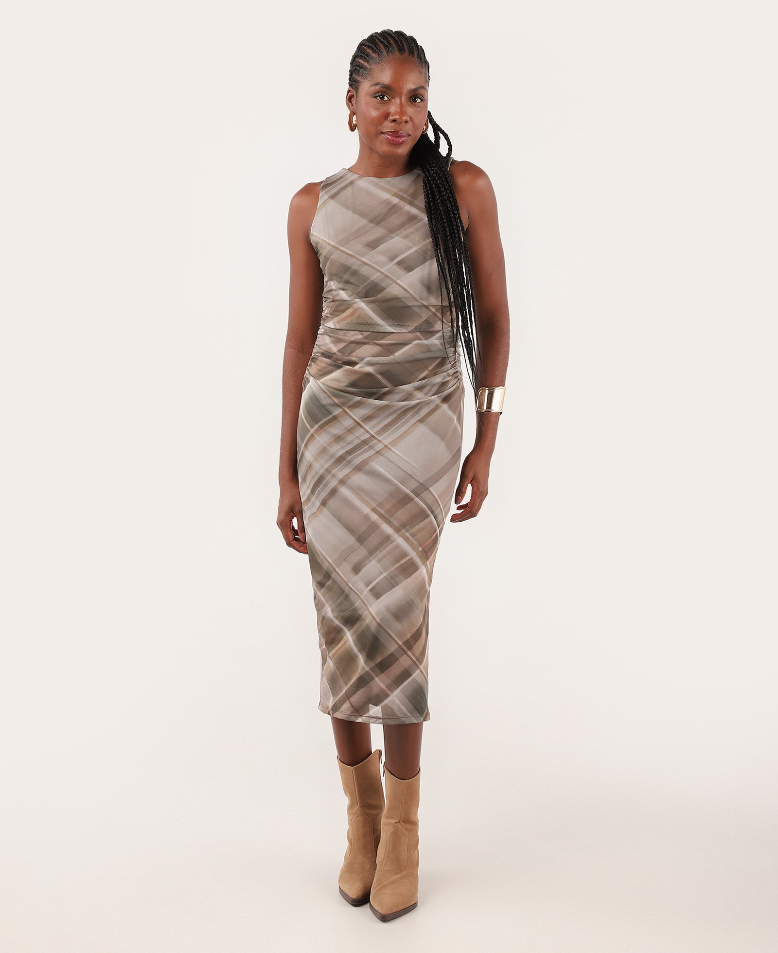 Vestido midi tubinho em tule com drapeado xadrez marrom | AK by Riachuelo