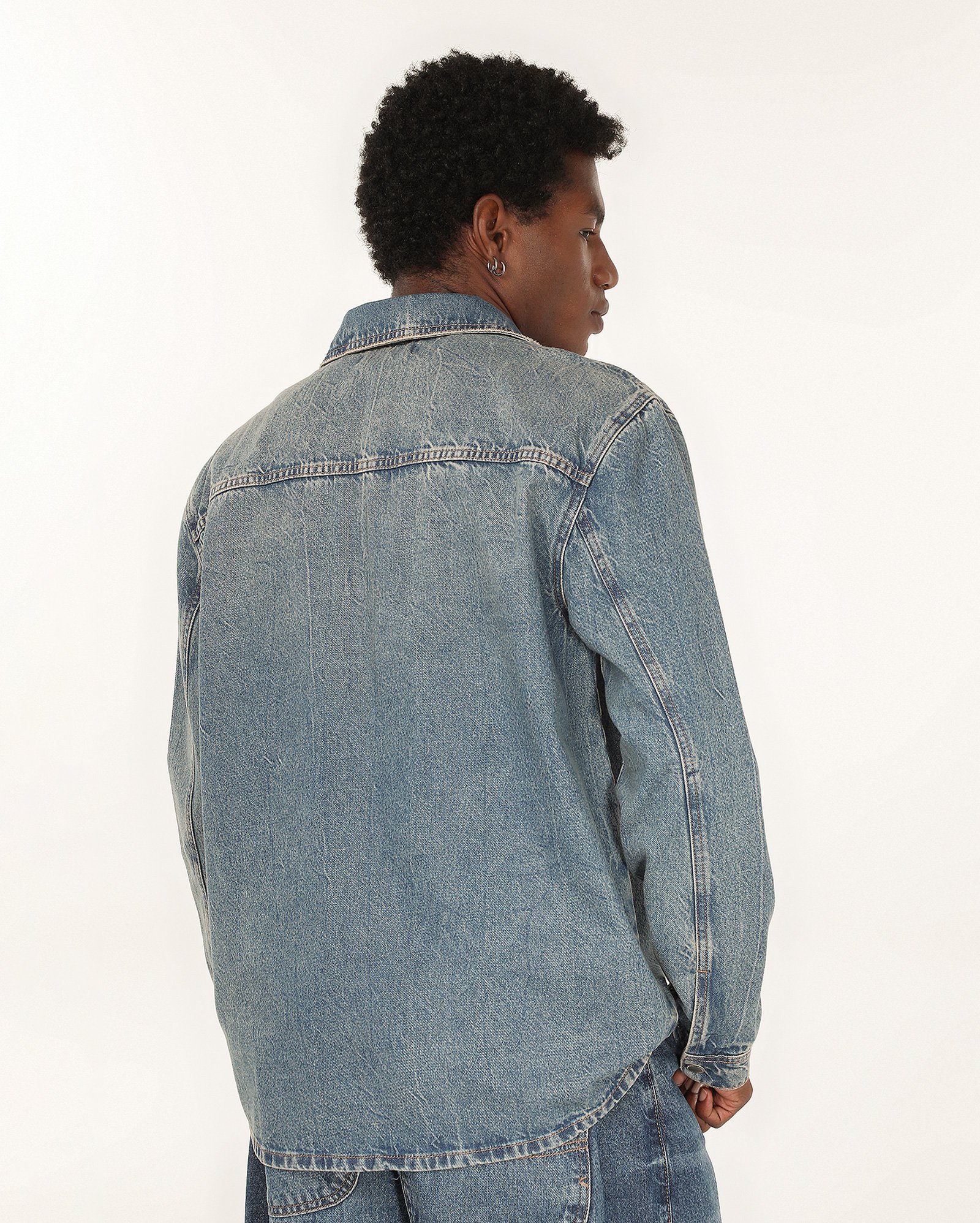 Jaqueta jeans masculina estonada com bolsos denim médio | Pool Jeans
