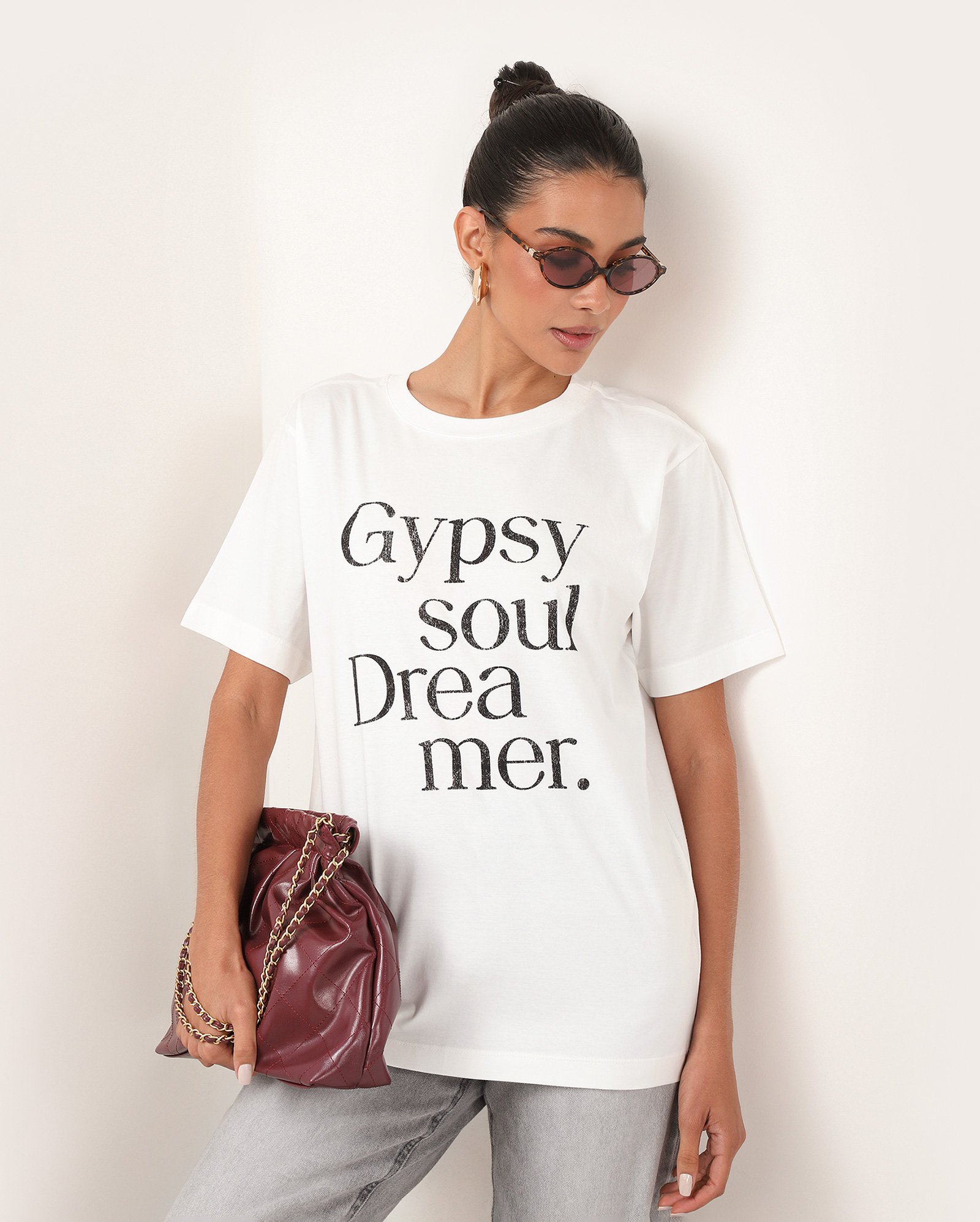 Camiseta feminina oversized lettering branca