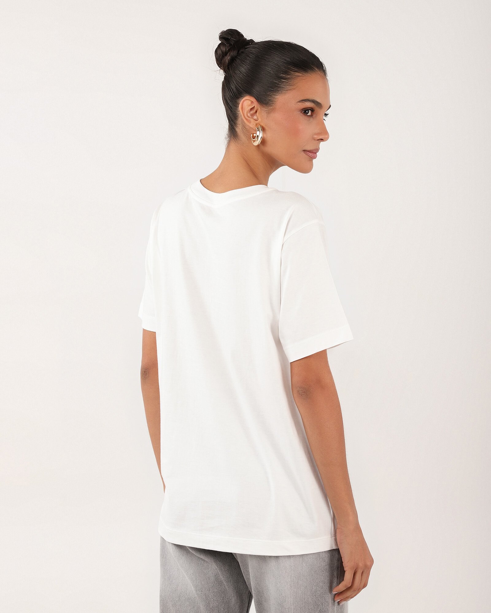 Camiseta feminina oversized lettering branca — foto 5