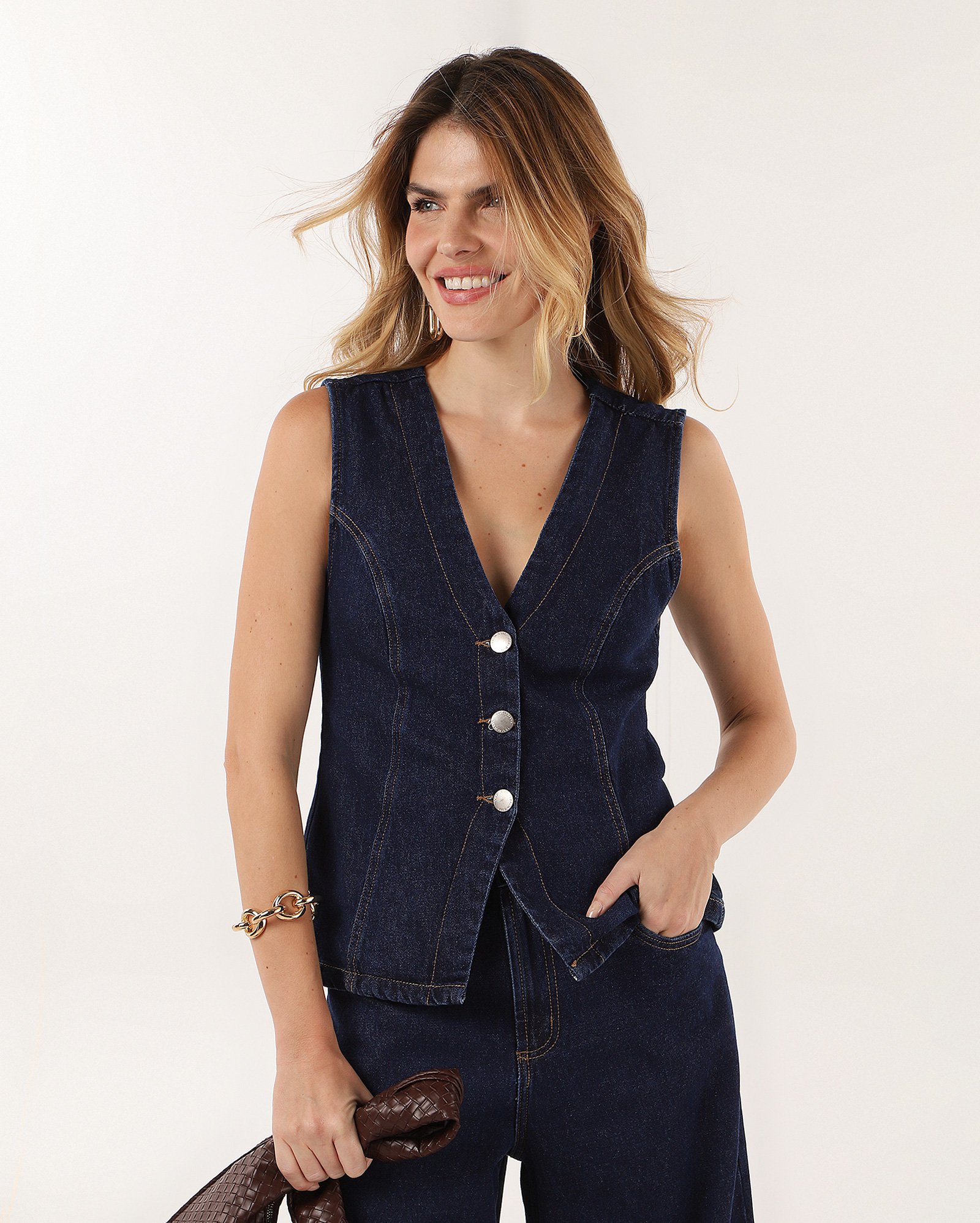 Colete jeans feminino alongado pespontado denim escuro | Pool Jeans