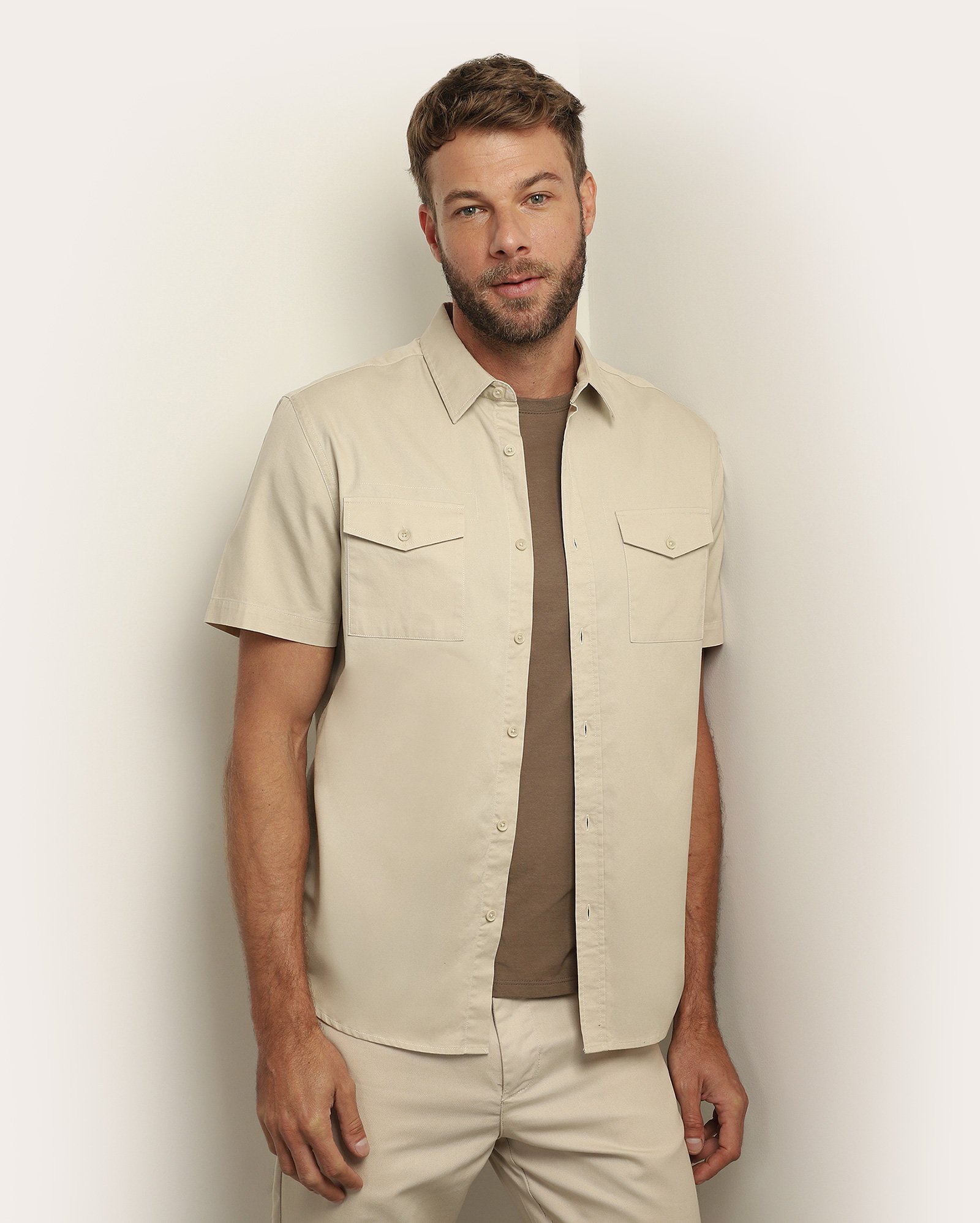 Camisa de sarja masculina regular com bolsos bege | Original