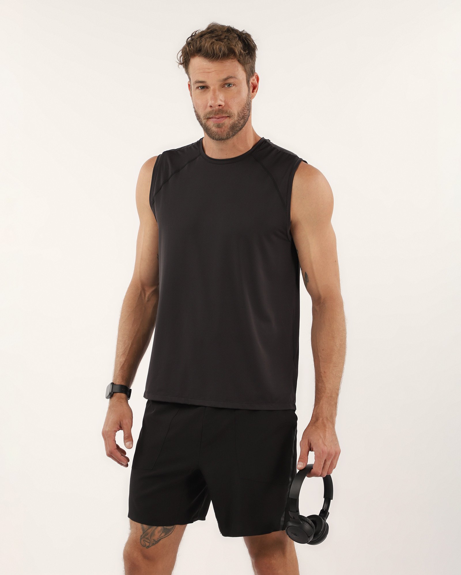 Regata masculina de treino com perfuros preta | Body Work