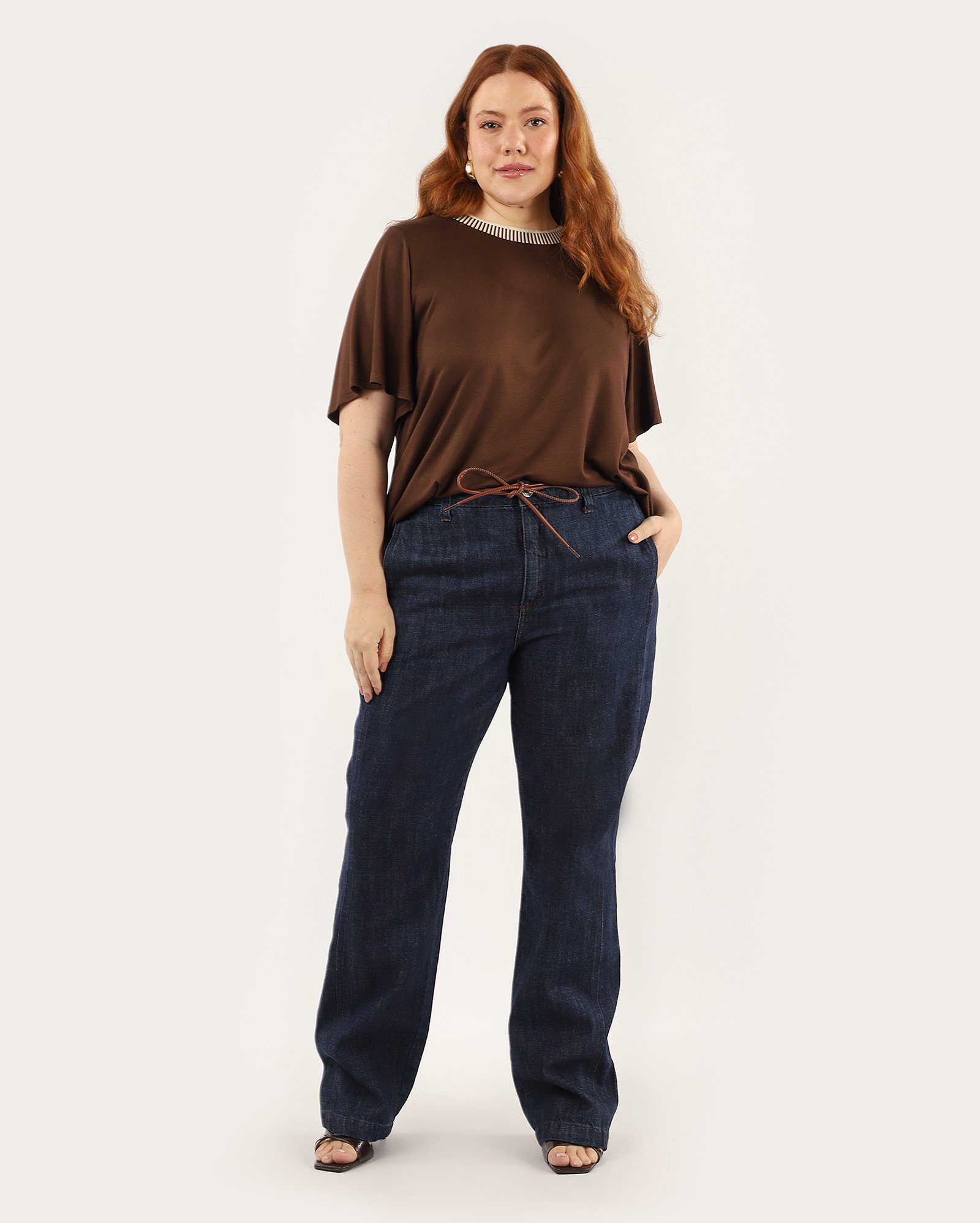 Calça jeans plus size feminino reta com amarração denim escuro | Pool Jeans