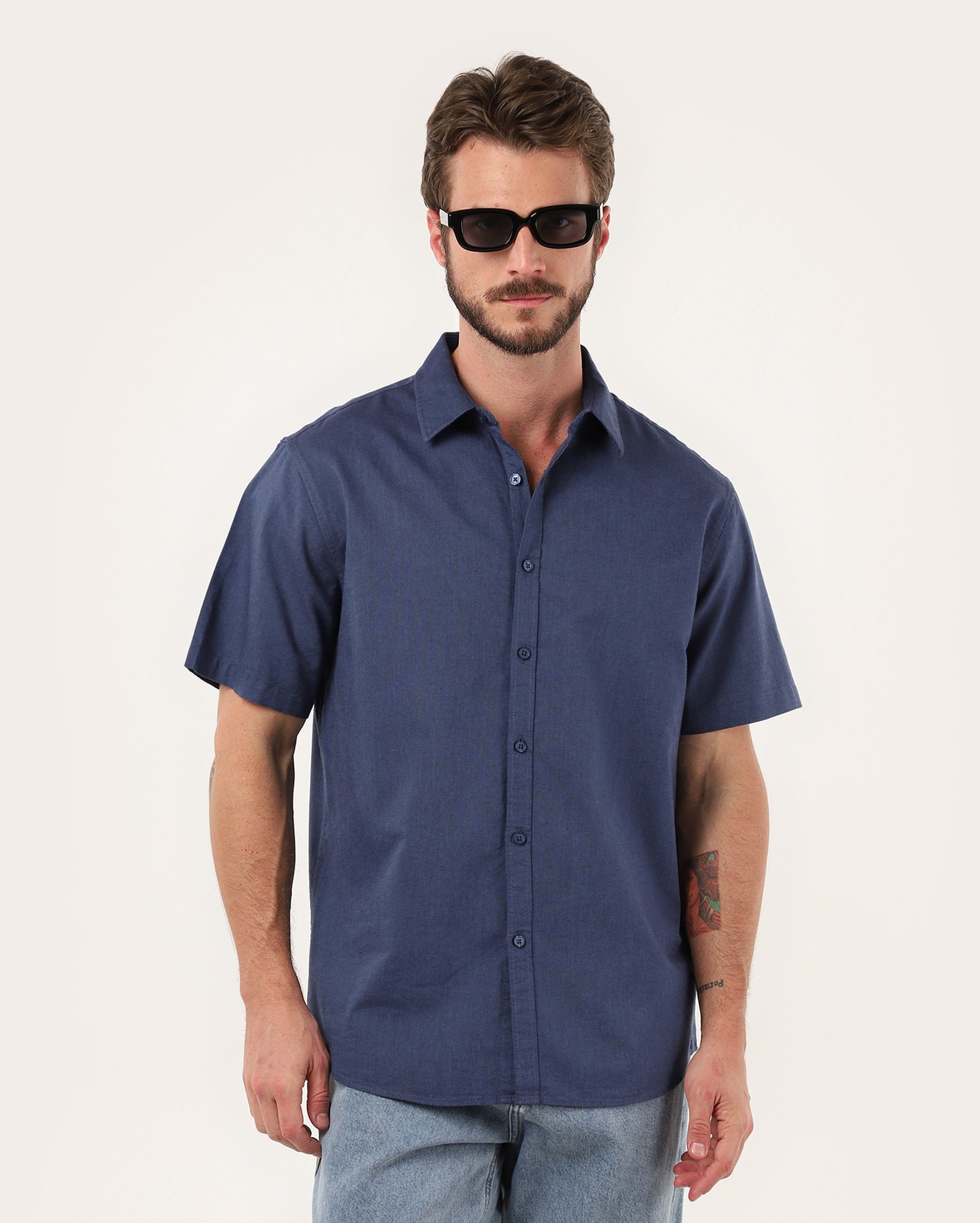 Camisa masculina oxford mangas curtas azul