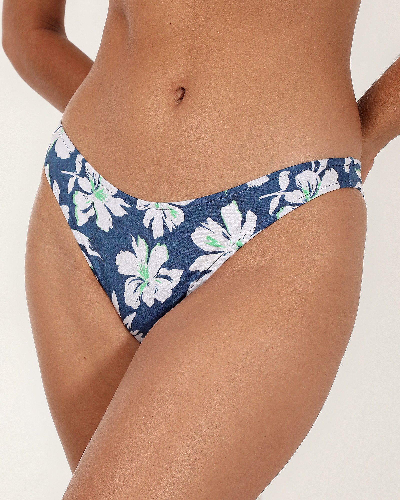 Biquíni calcinha tradicional poliamida floral azul — foto 3
