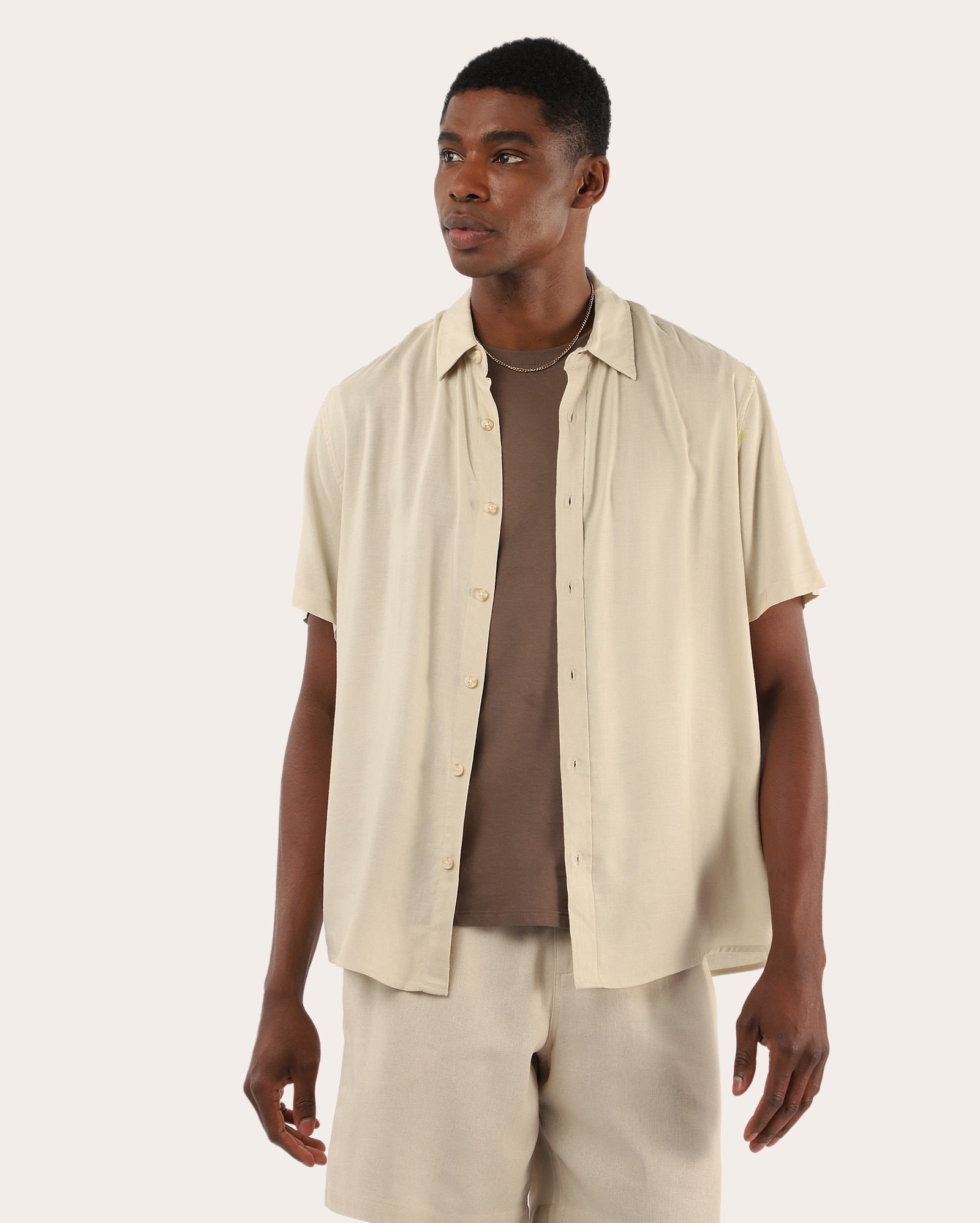 Camisa masculina regular em viscolinho - Bege Claro