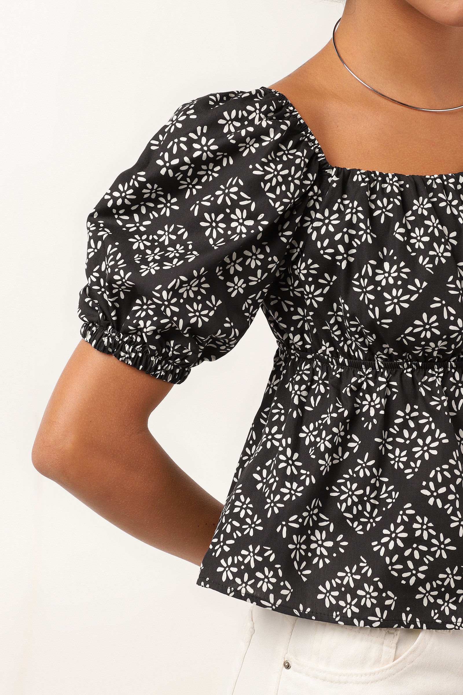 Blusa feminina manga bufante estampa geométrica floral preta | Pool — foto 4