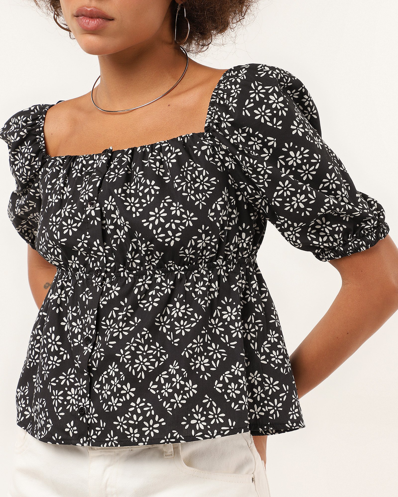 Blusa feminina manga bufante estampa geométrica floral preta | Pool — foto 3