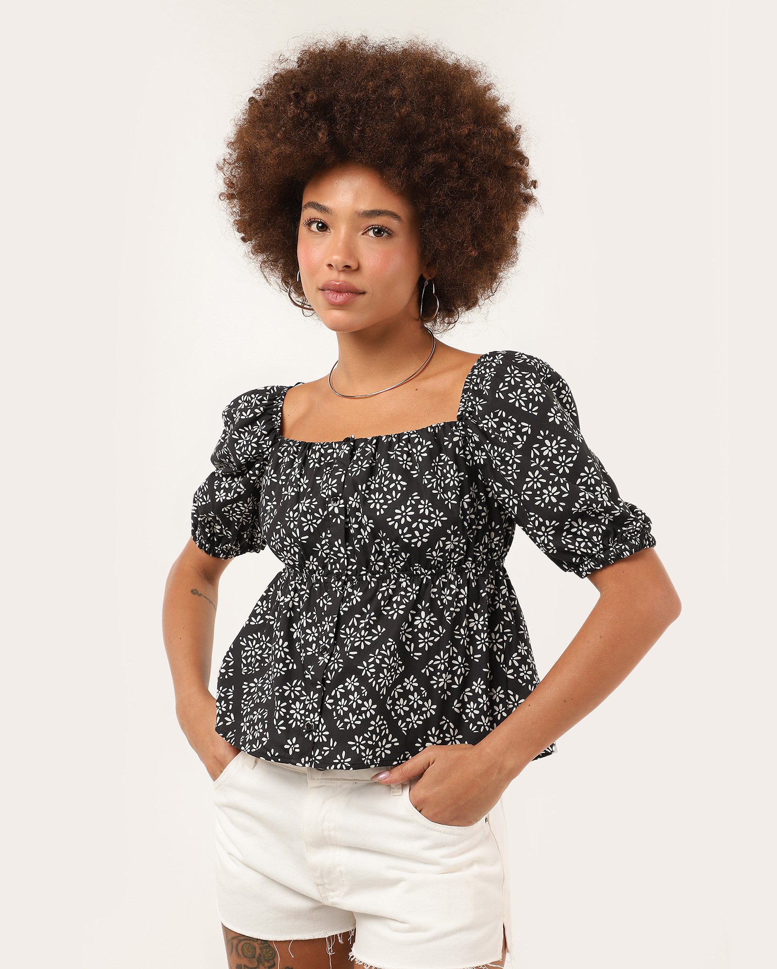 Blusa feminina manga bufante estampa geométrica floral preta | Pool