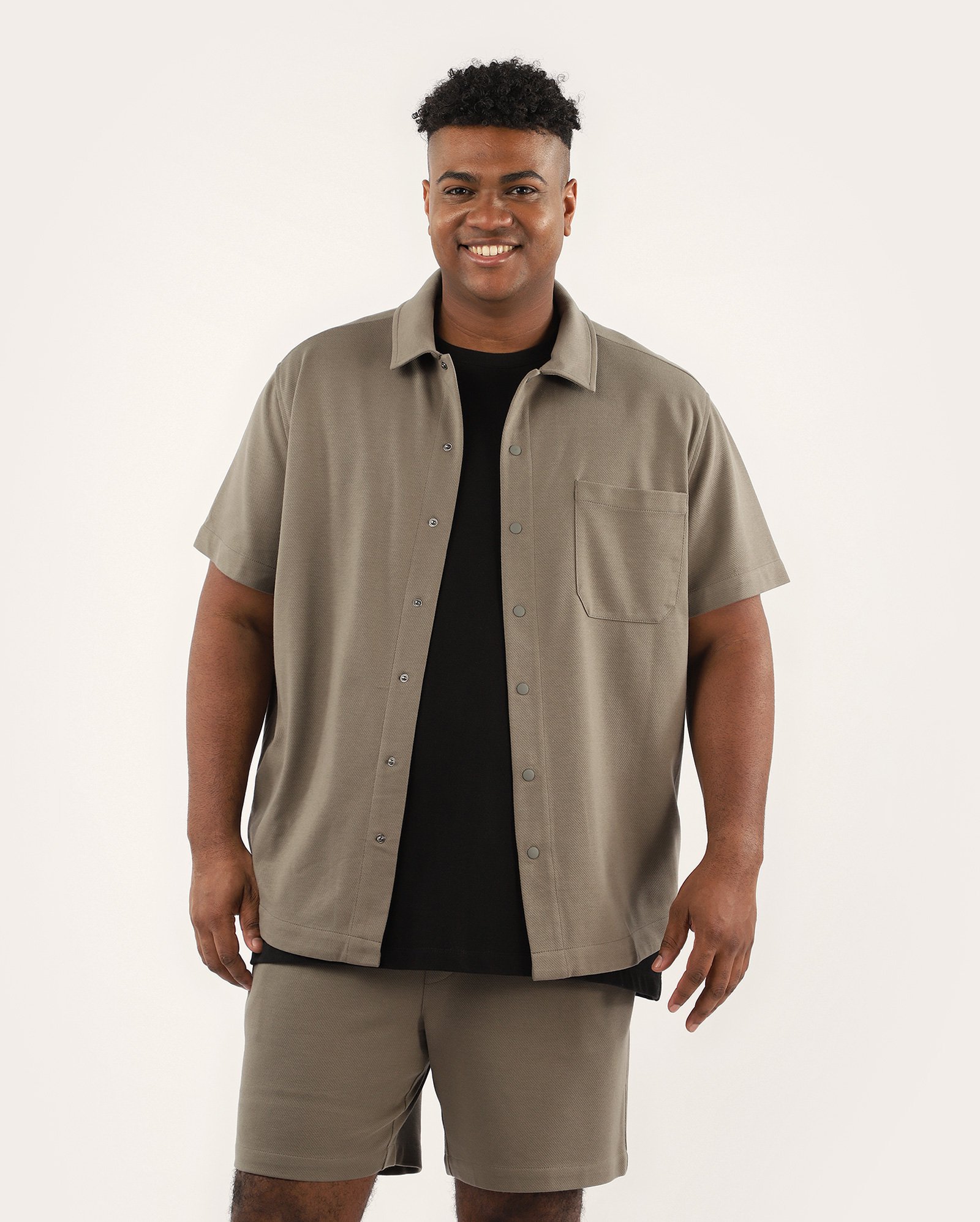Bermuda masculina plus size sarjada verde
