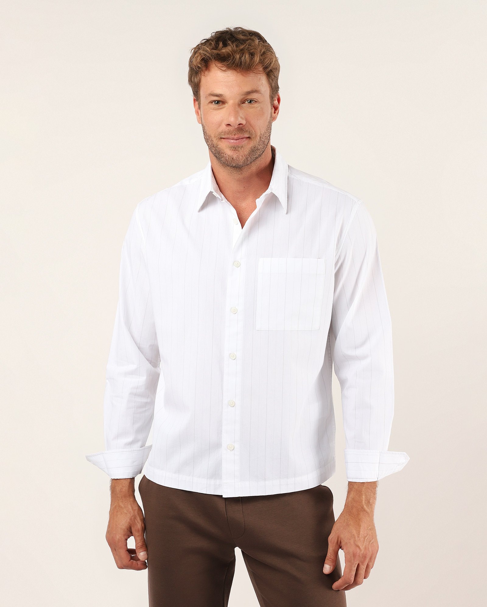 Camisa masculina listrada em algodão com bolso - branca