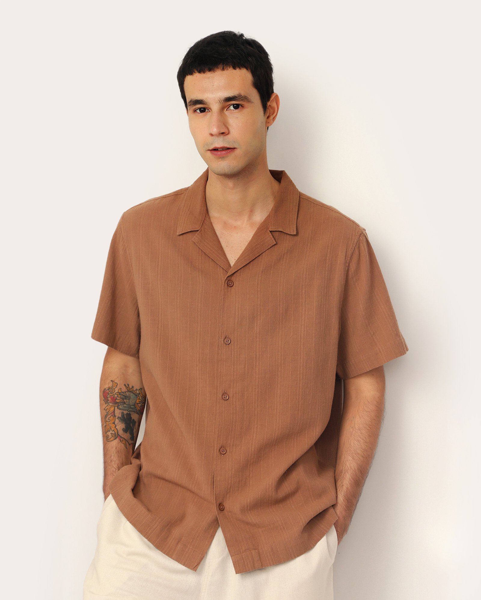 Camisa masculina bowling texturizada - marrom