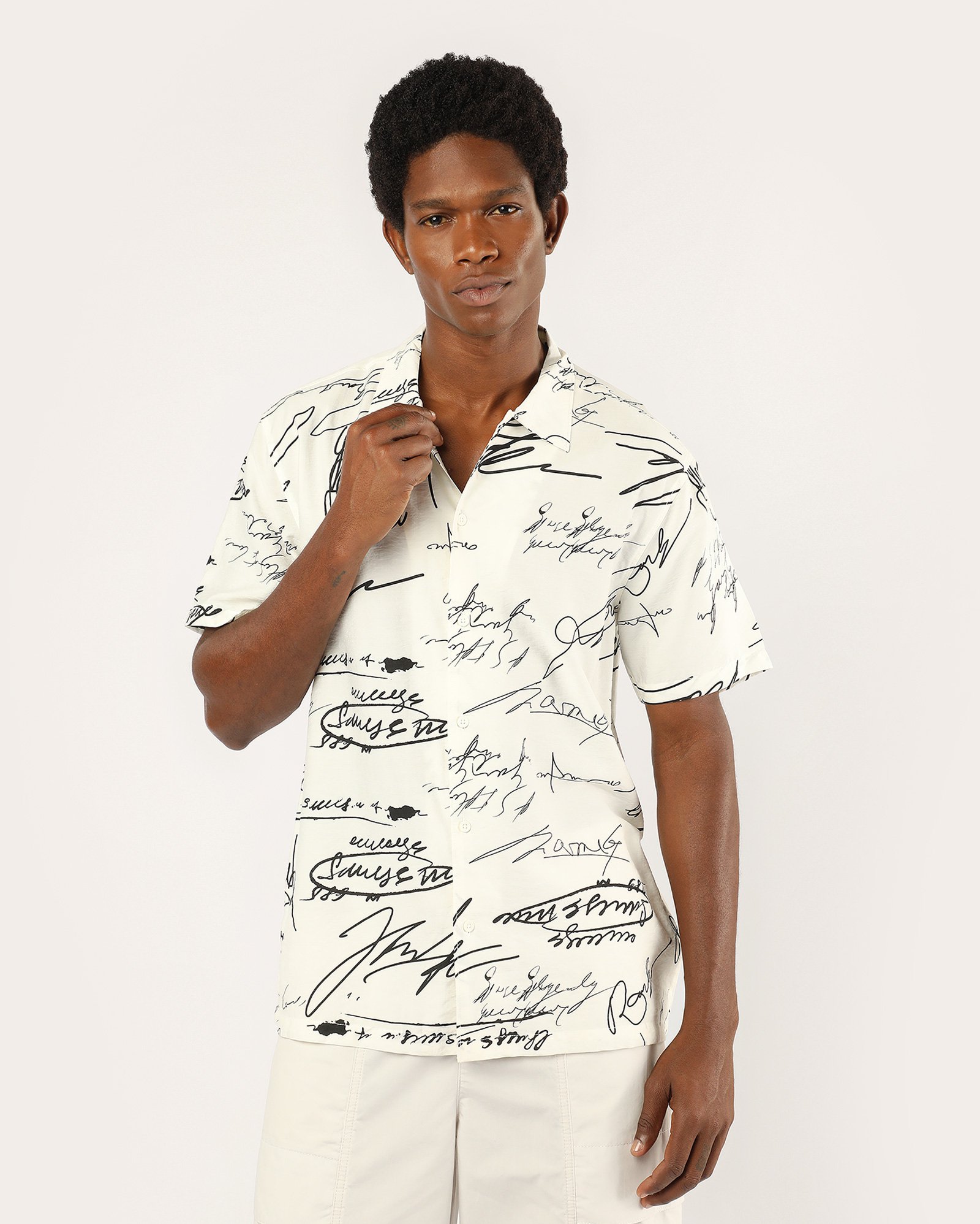 Camisa masculina casual estampada regular - off-white