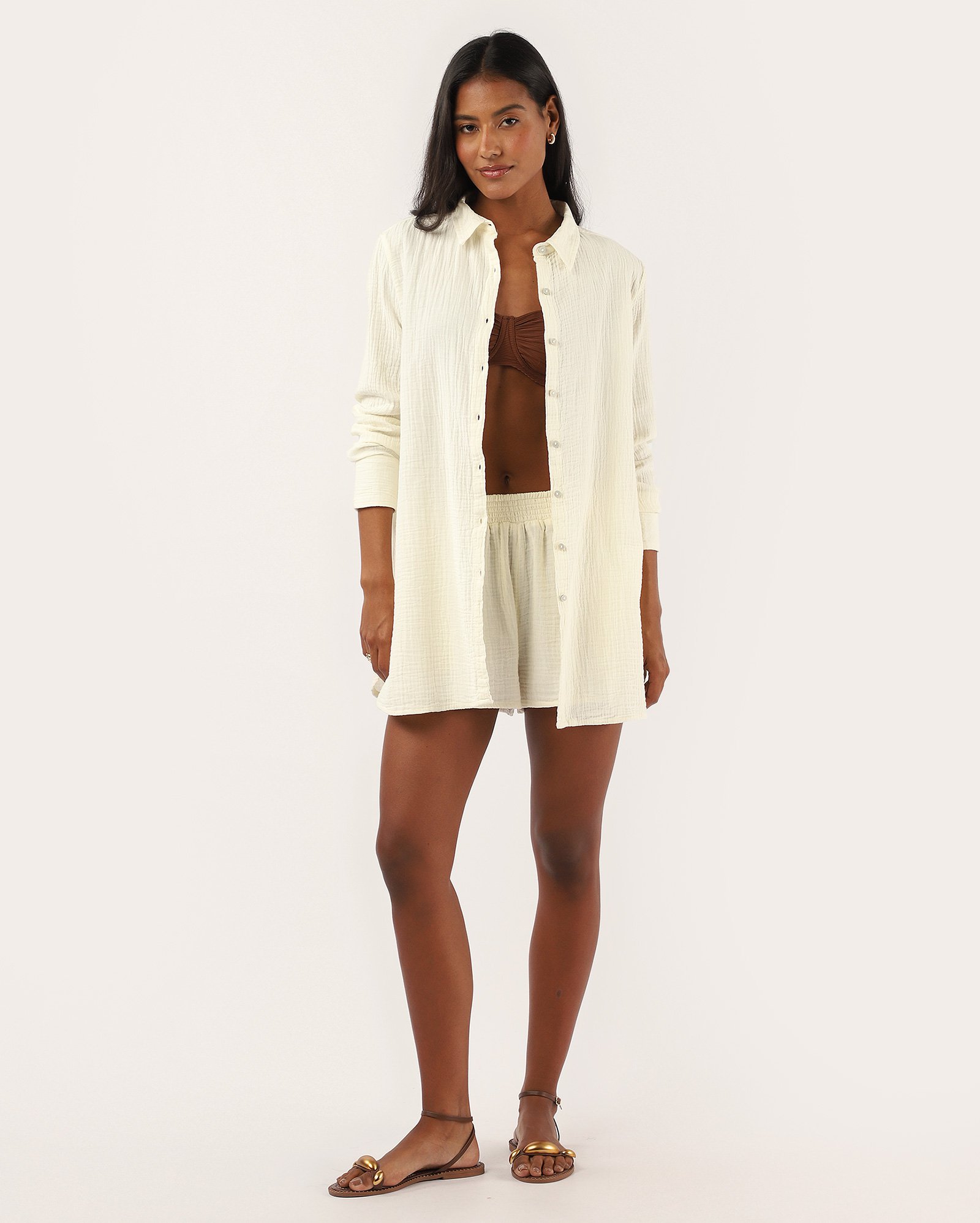 Saída de praia chemise curta viscose texturizada bege