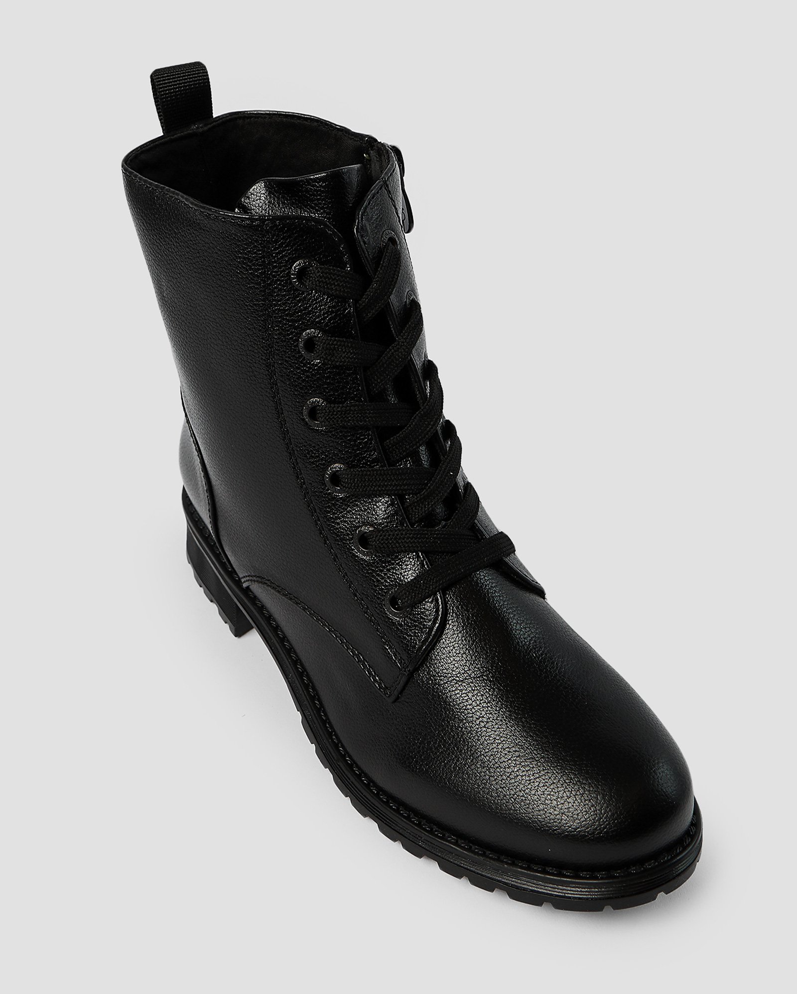 Coturno feminino com pespontos e salto baixo preto | Mooncity