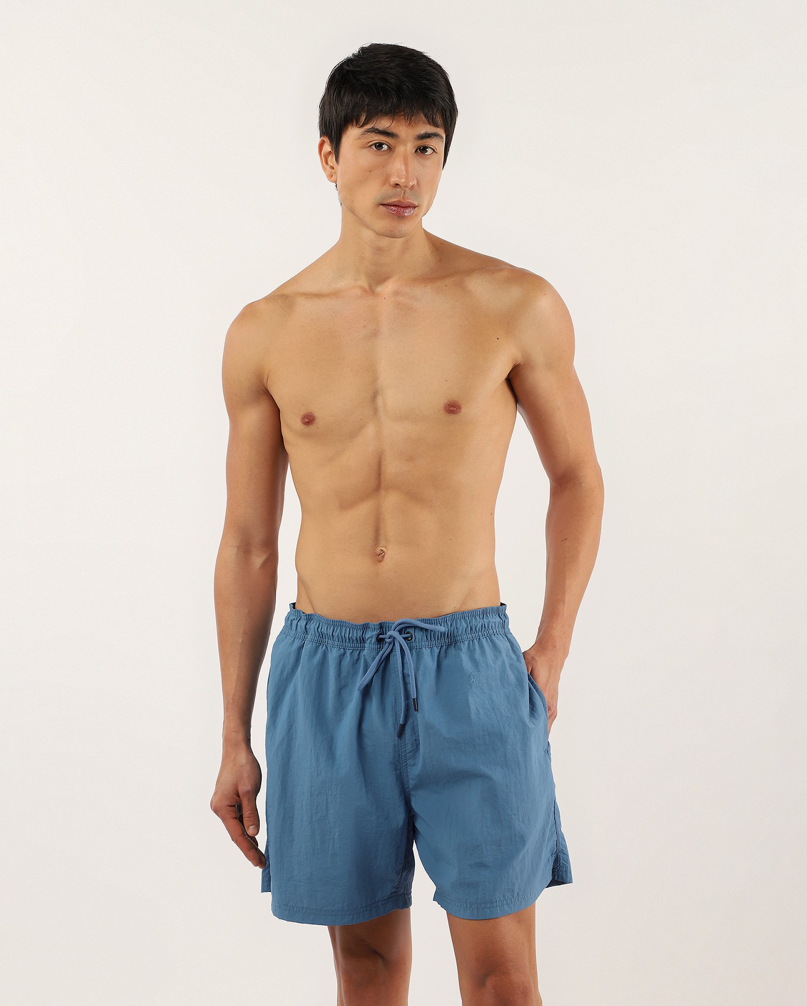 Short água masculino liso com amarração - Azul Petróleo