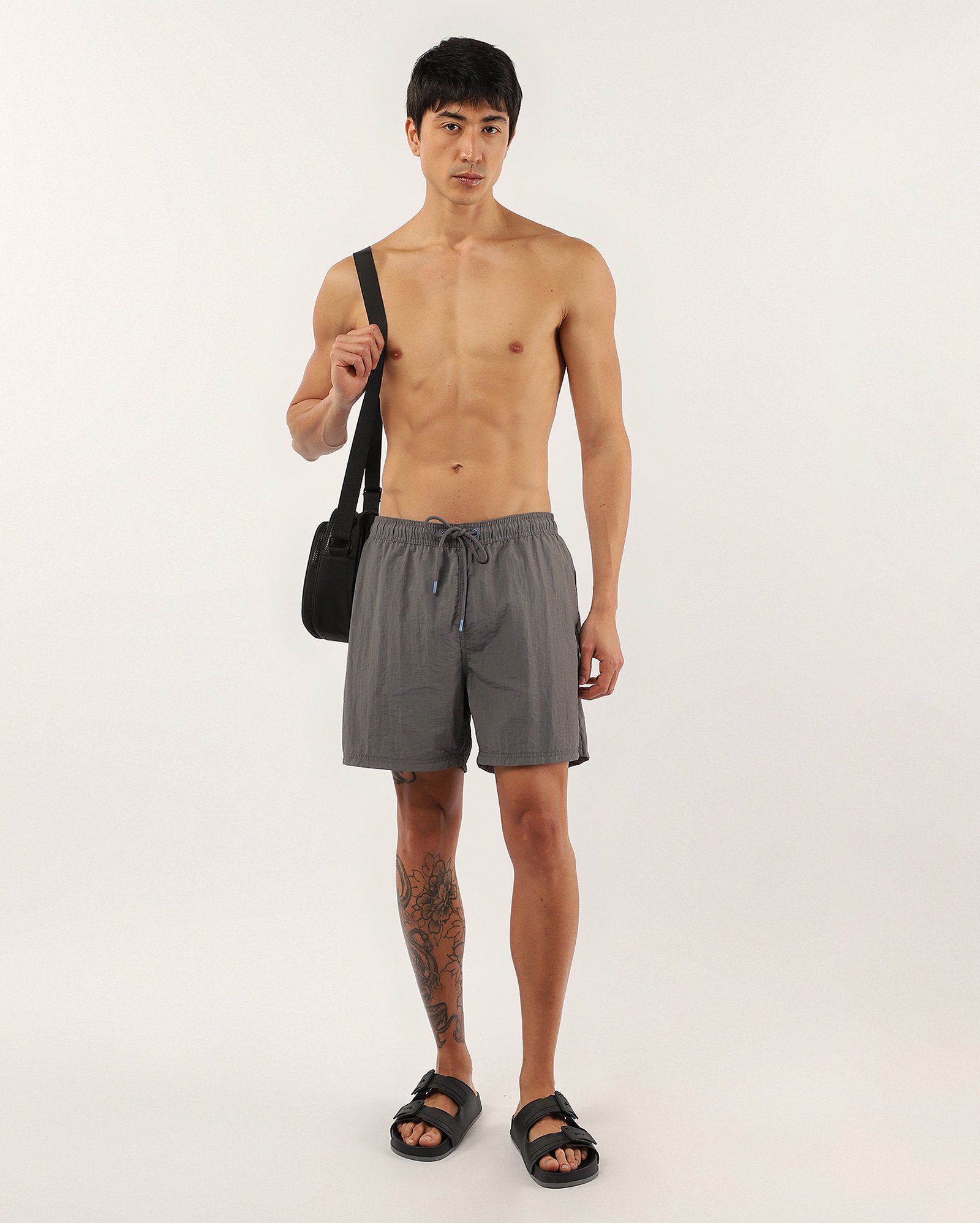Short água masculino com textura bolsos cinza