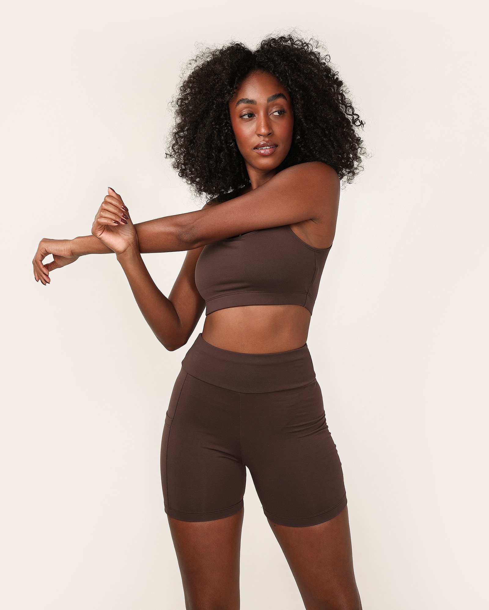 Bermuda esportiva feminina poliamida com bolso - Marrom Escuro | Body Work