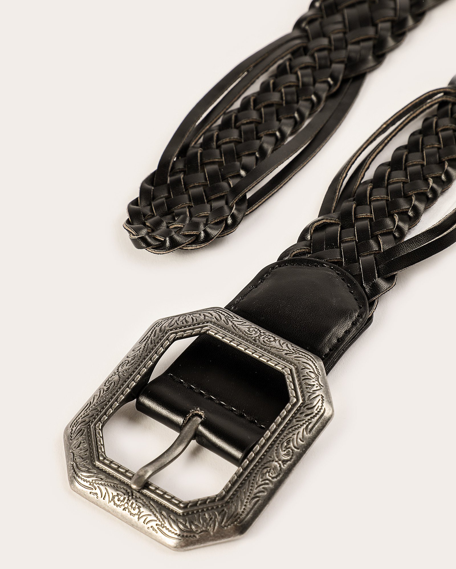 Cinto feminino tressê com fivela quadrada preto | Accessori by Riachuelo