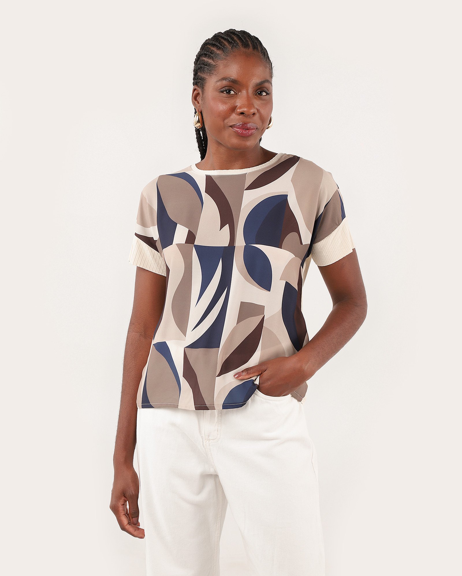 Blusa feminina Bia estampa geométrica bege | AK by Riachuelo