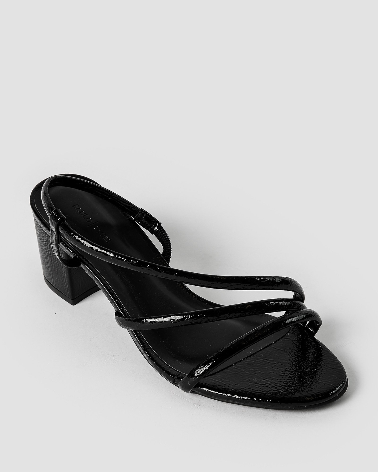 Sandália feminina salto médio texturizada com tiras - Preto