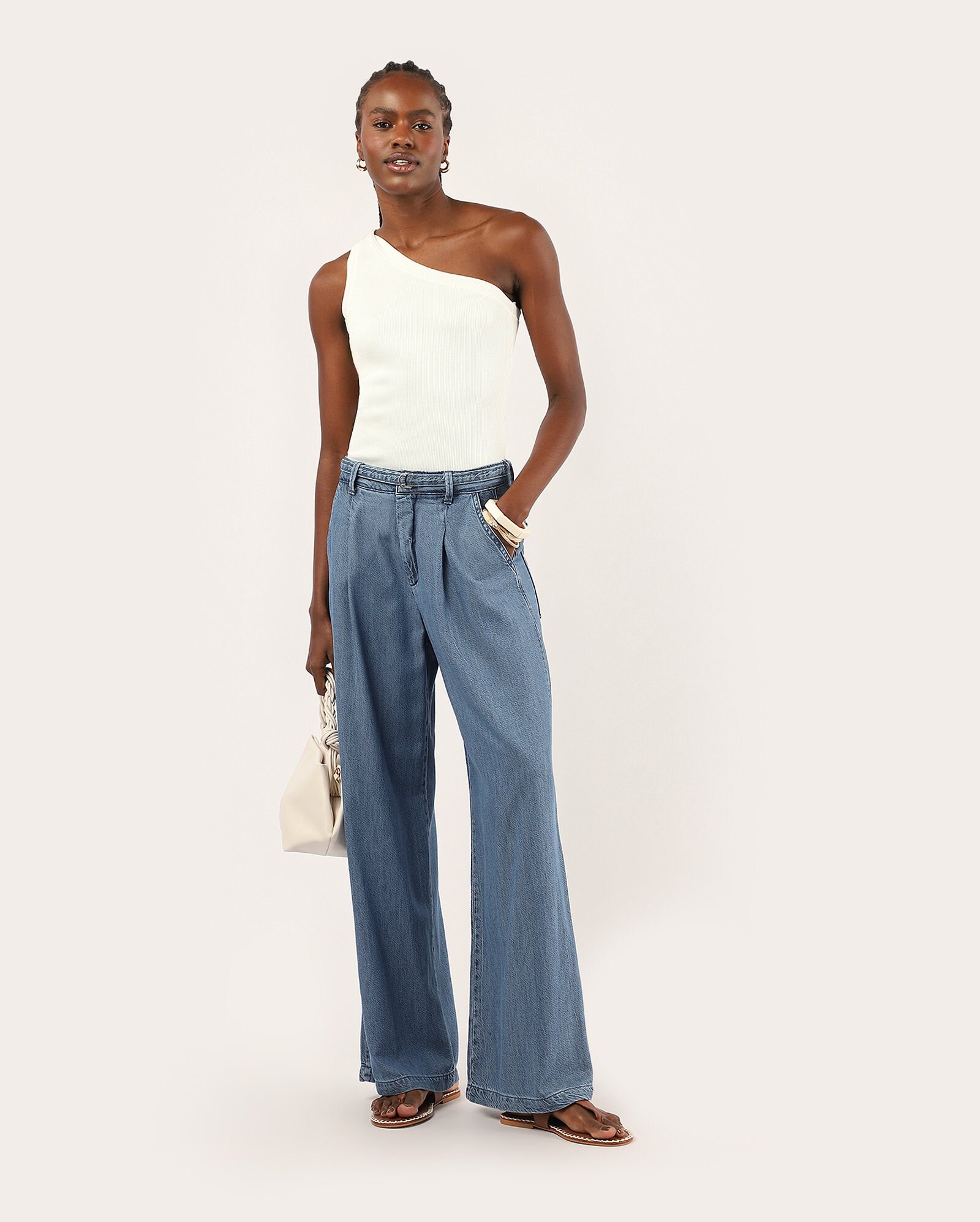 Calça jeans feminina wide leg com pregas - denim médio | Pool Jeans