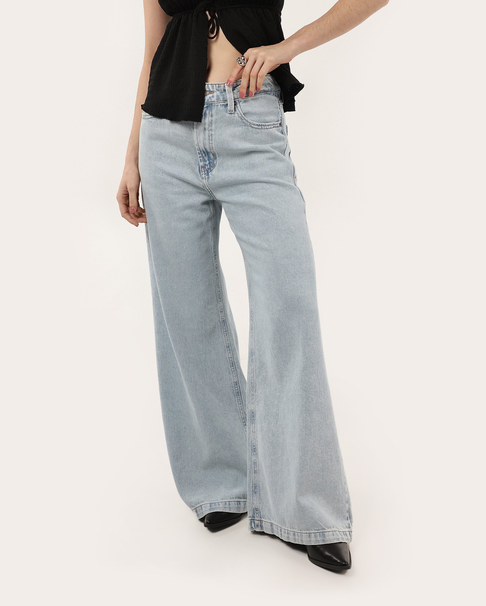 Calça jeans feminina wide leg super ampla cintura média denim claro | Pool Jeans