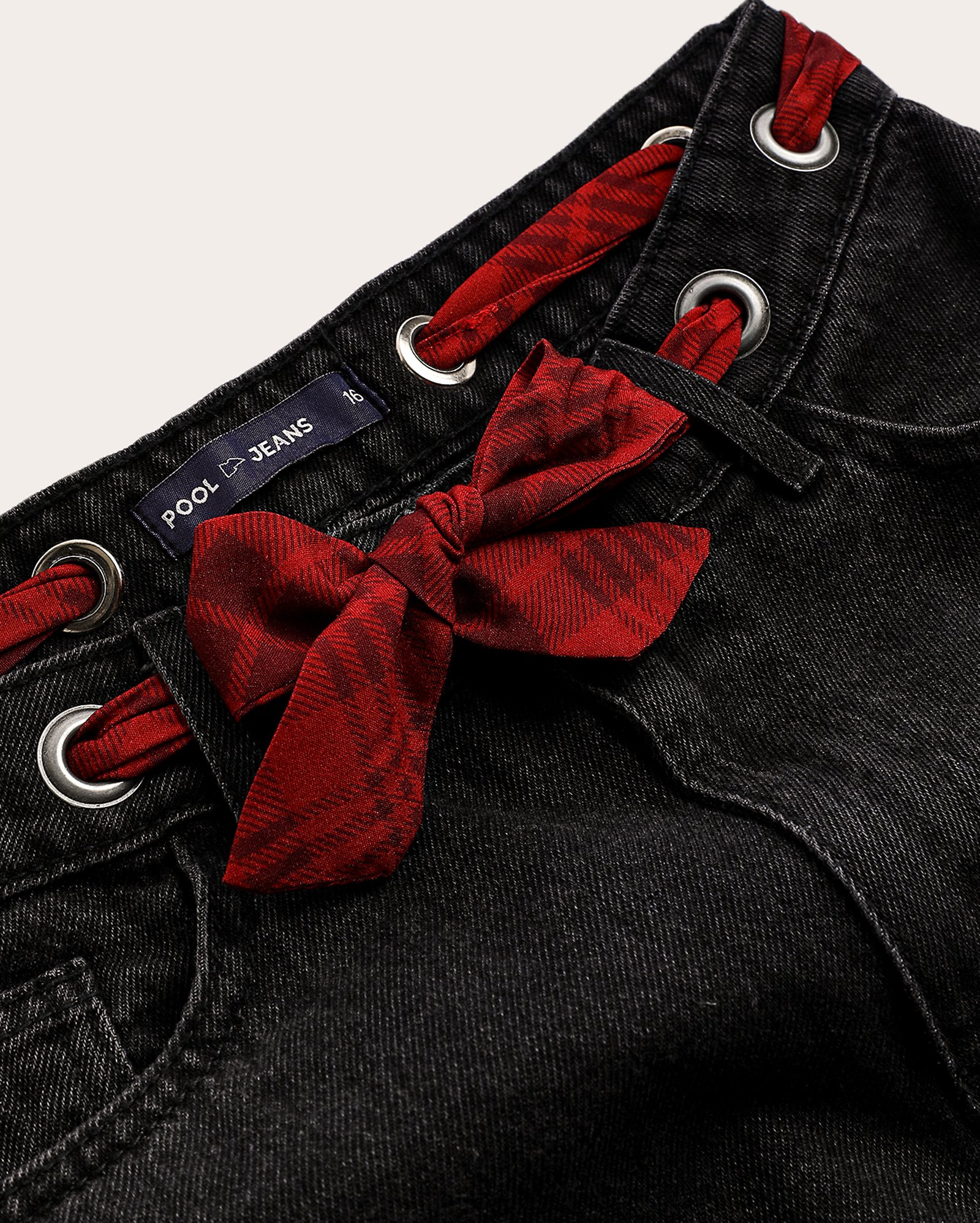 Calça black jeans juvenil wide leg com ilhós e cinto xadrez | Pool