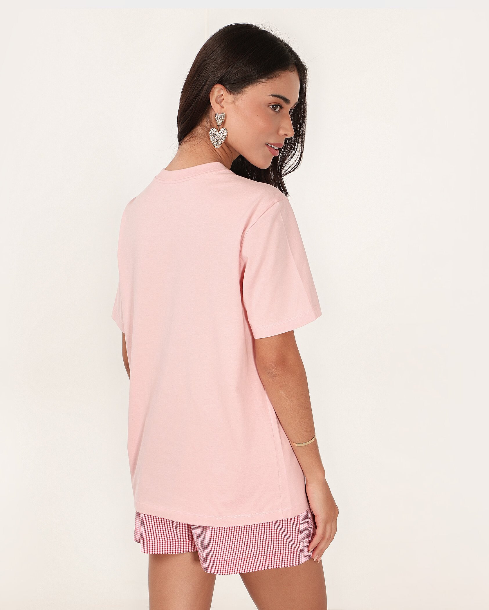 Camiseta feminina alongada Anninha coração lettering rosa | Pool — foto 2