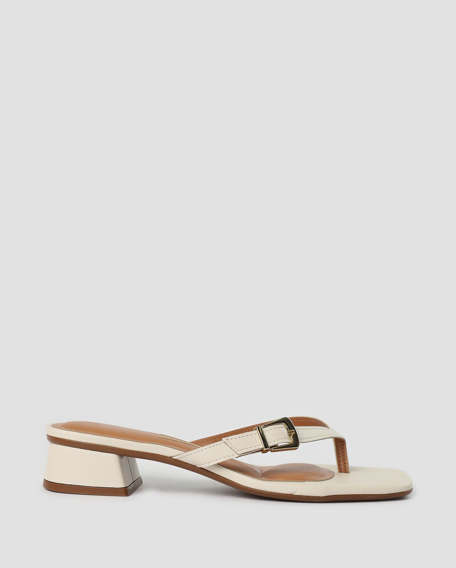 Tamanco salto baixo grosso com fivela metalizada off-white | Vizzano