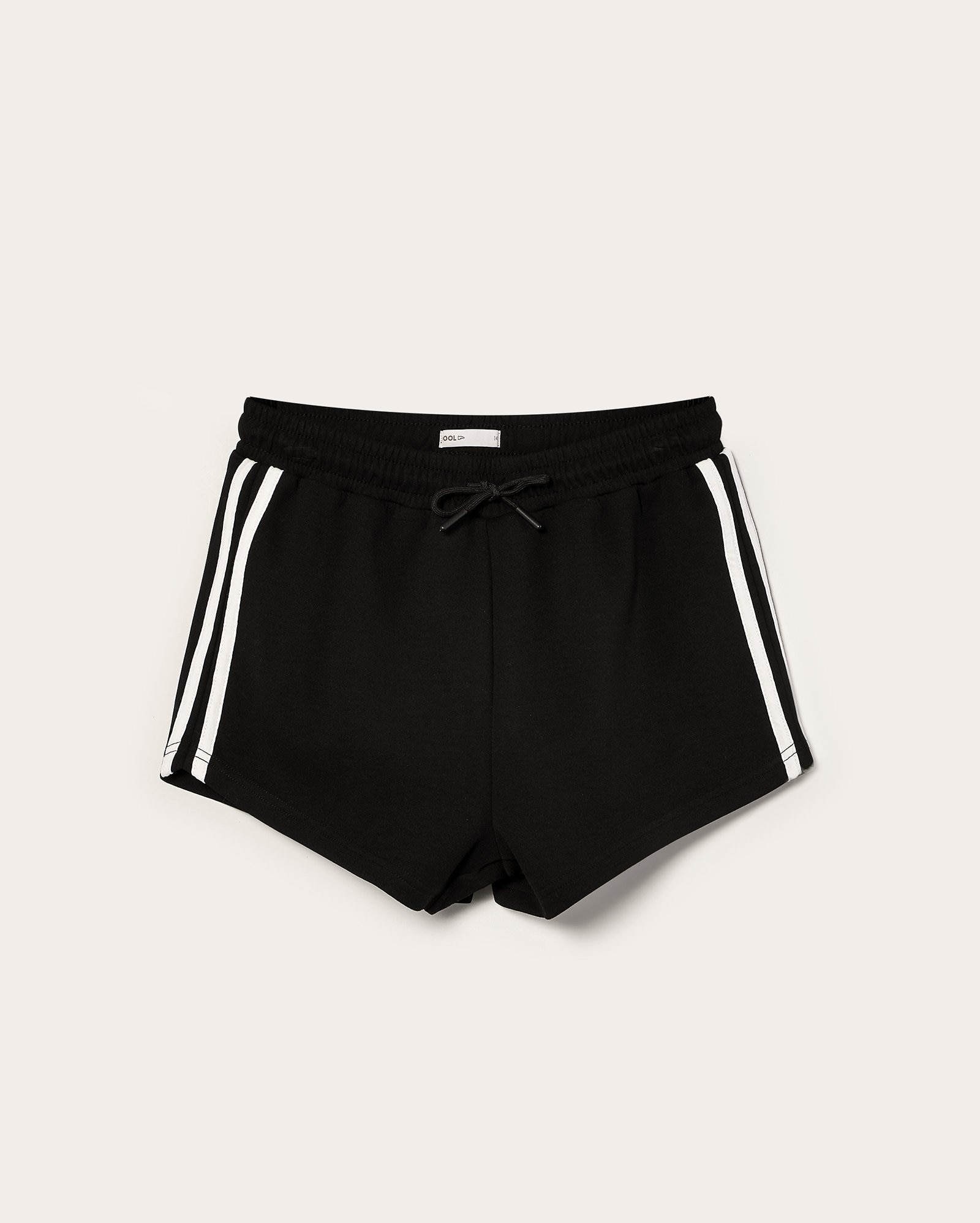 Short juvenil relaxed em viscose detalhe contrastante preto | Pool