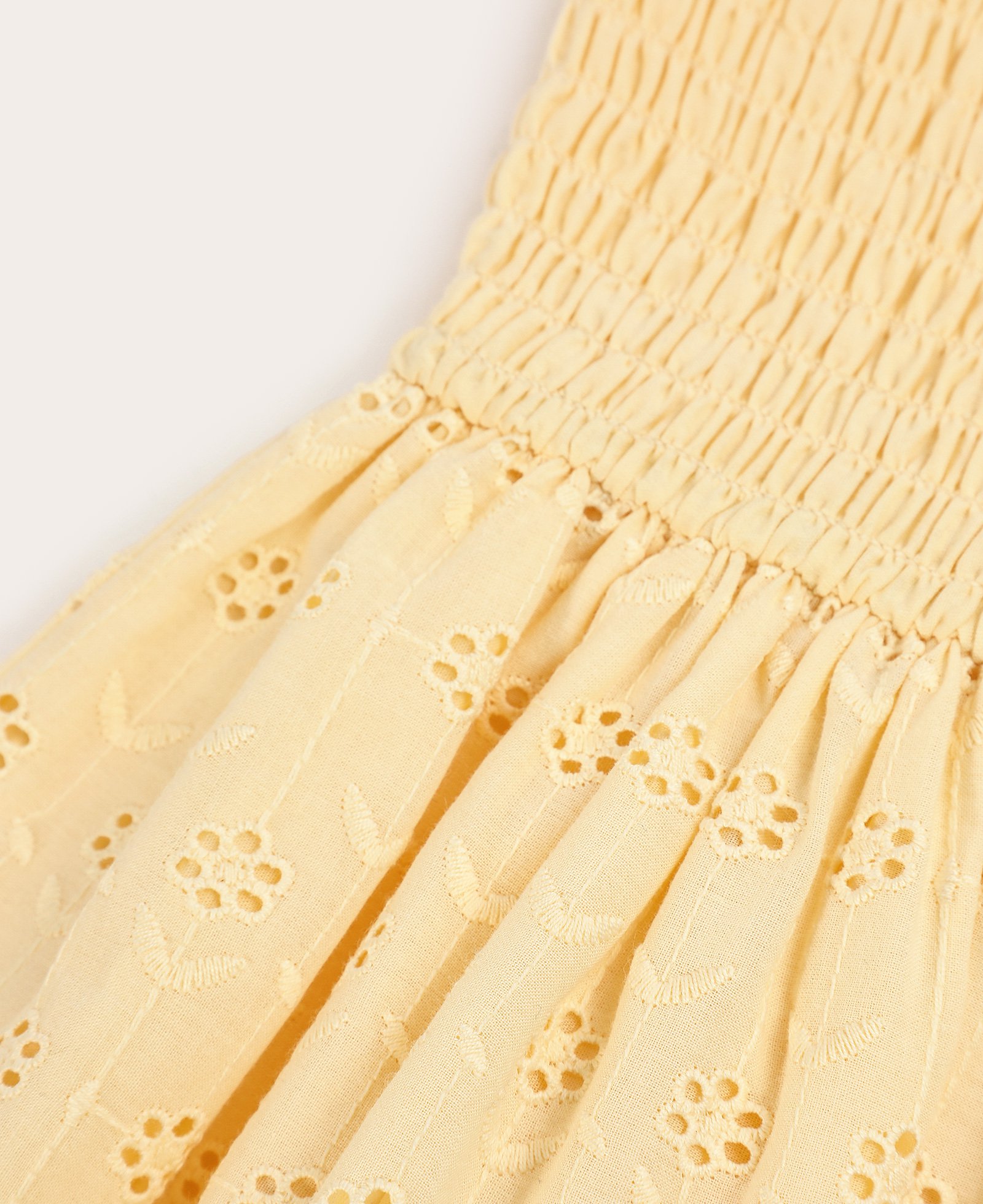 Vestido curto juvenil de alcinha em laise com lastex - Amarelo Claro