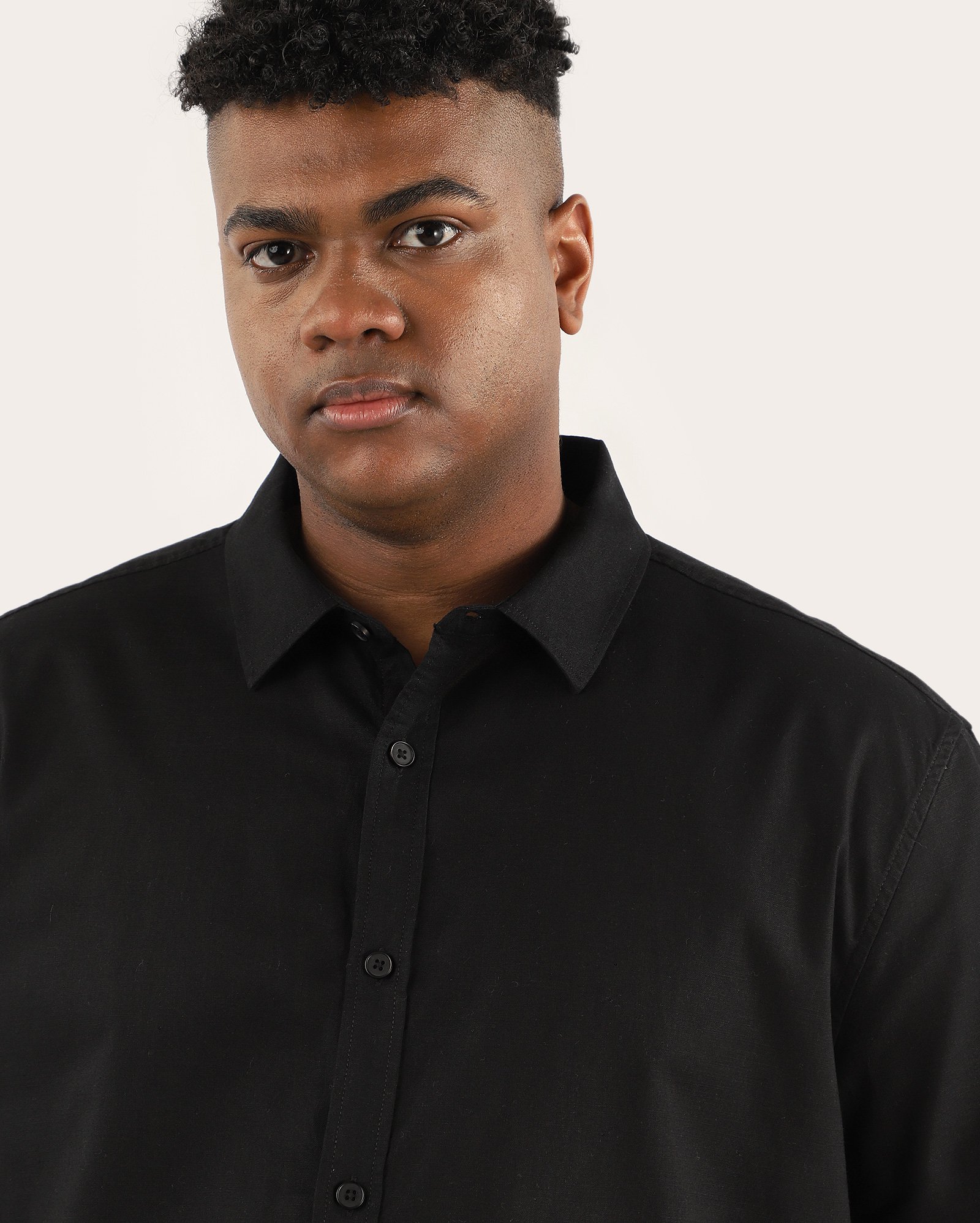 Camisa plus size masculina regular em linho - Preto