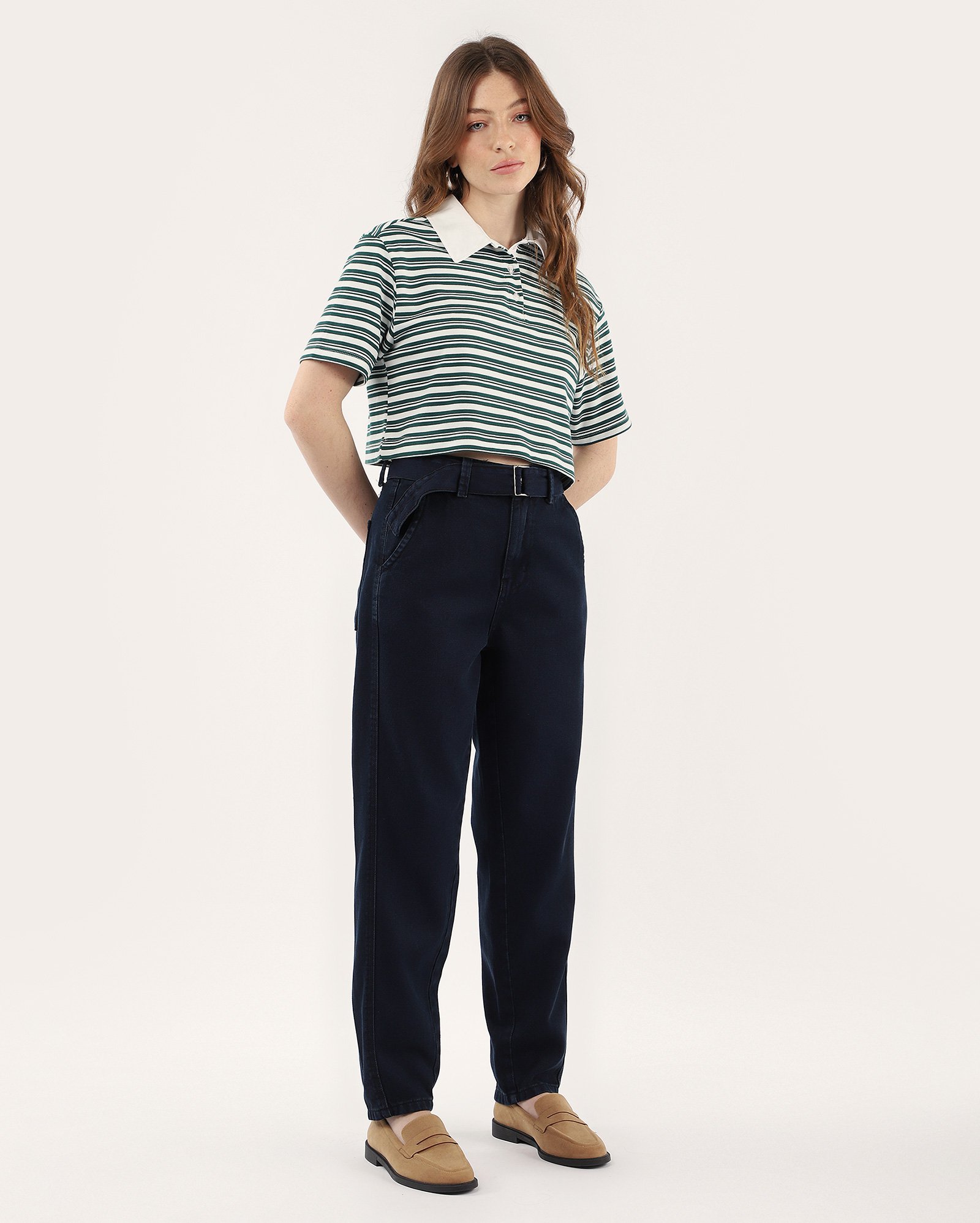 Calça jeans feminina mom com cinto denim escuro | Pool Jeans
