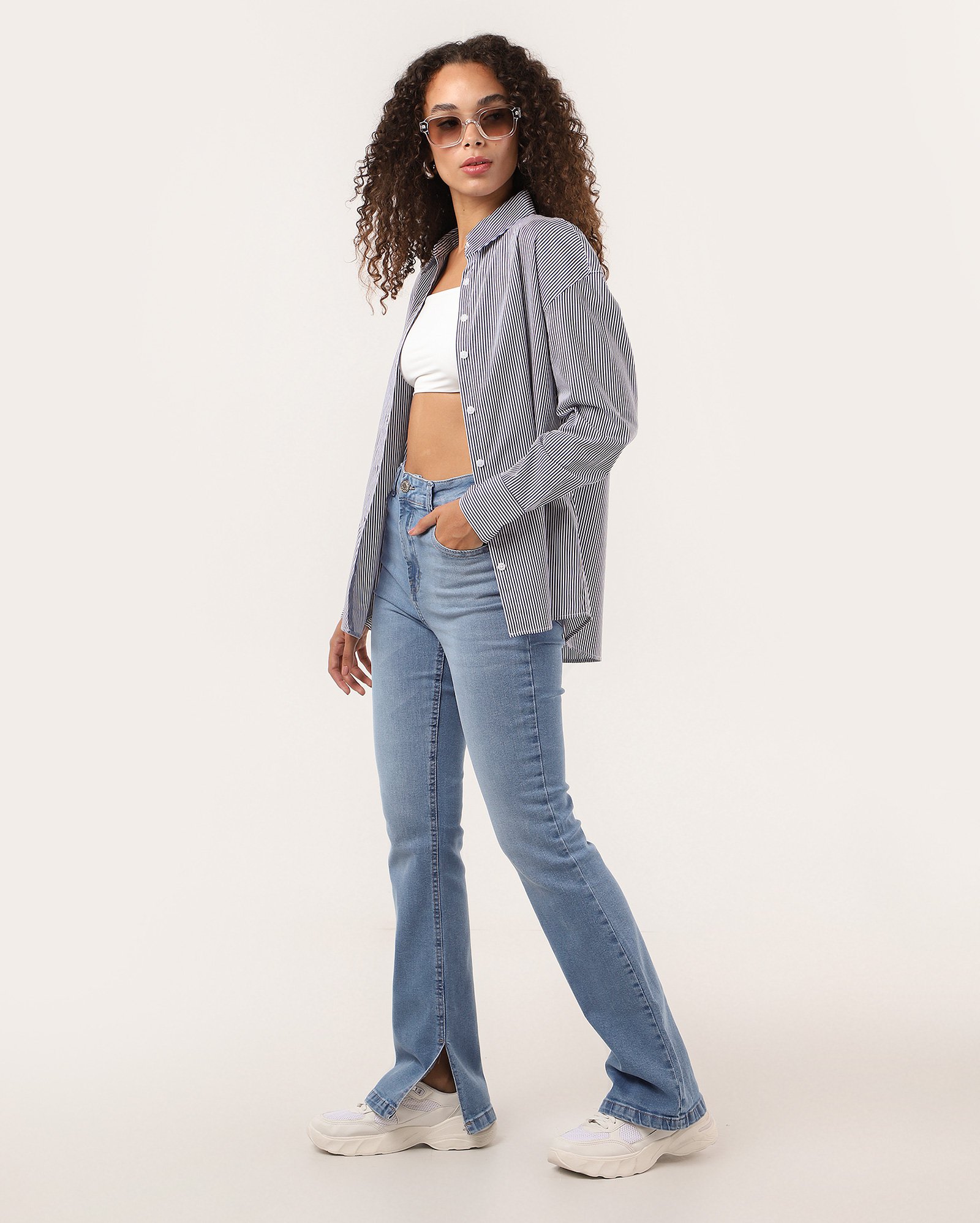 Calça jeans feminina bootcut barra com fenda denim médio | Pool Jeans