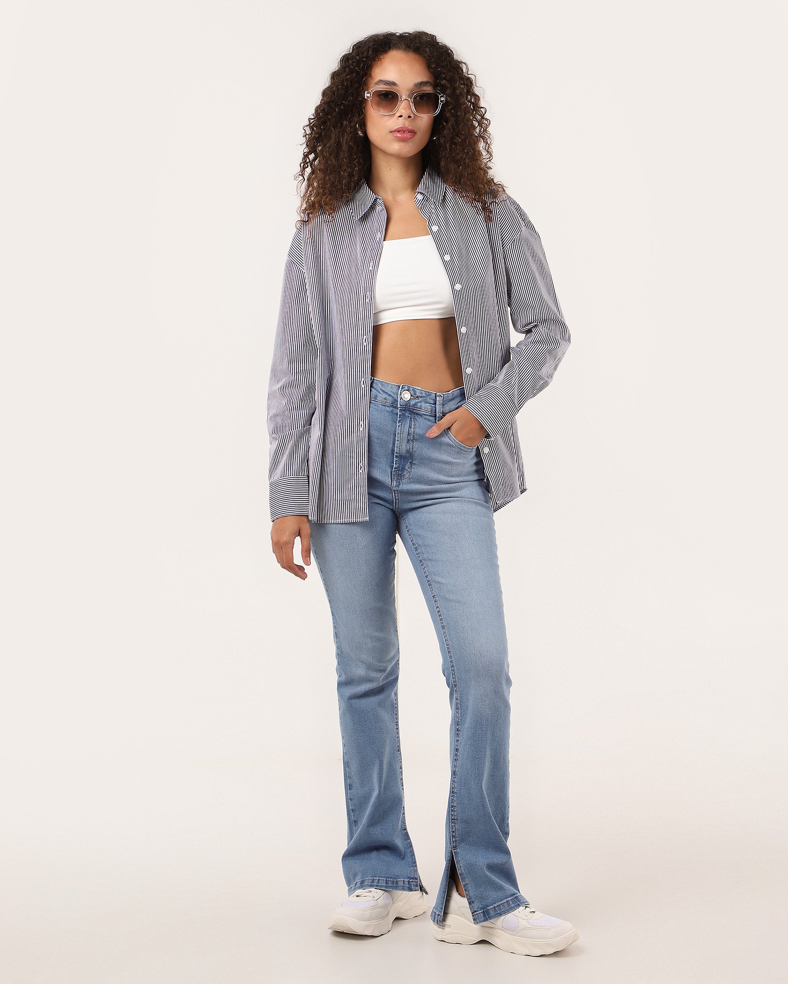 Calça jeans feminina bootcut barra com fenda denim médio | Pool Jeans