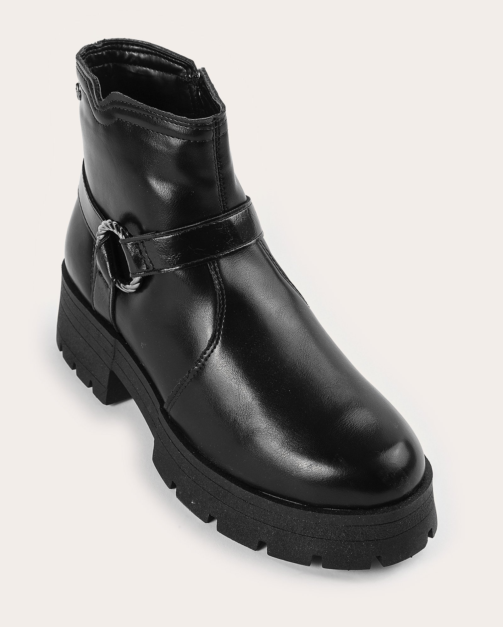 Bota feminina ankle boot cano curto tratorada preta | Dakota