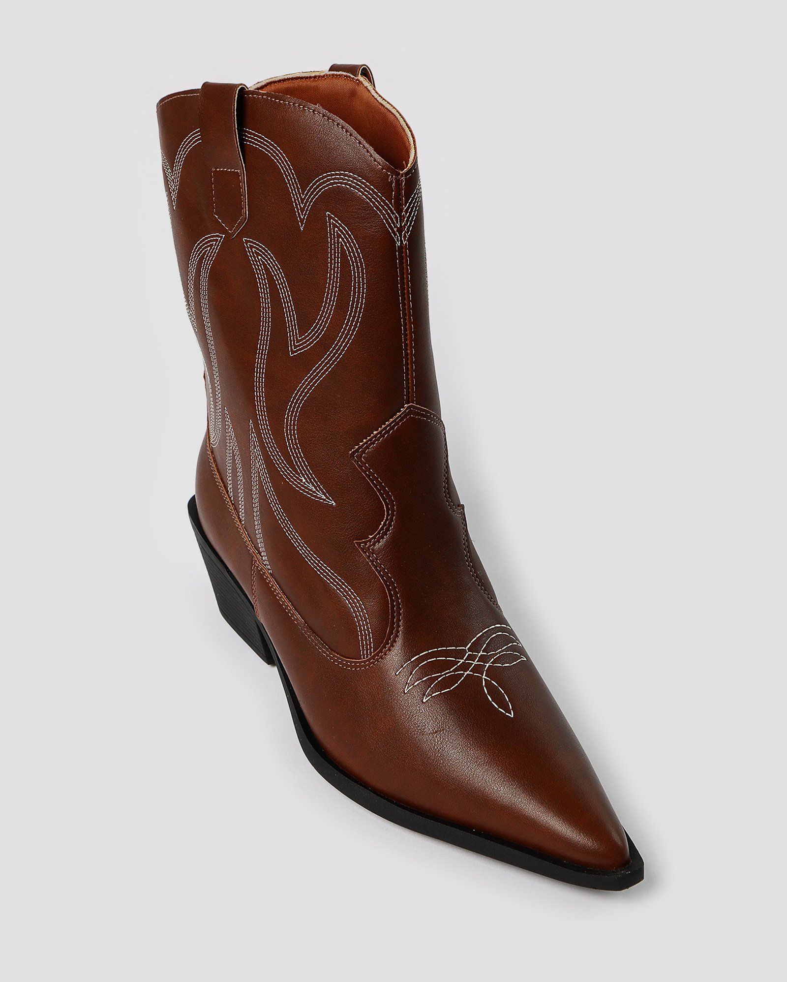 Bota feminina western cano médio pespontado marrom | Riachuelo