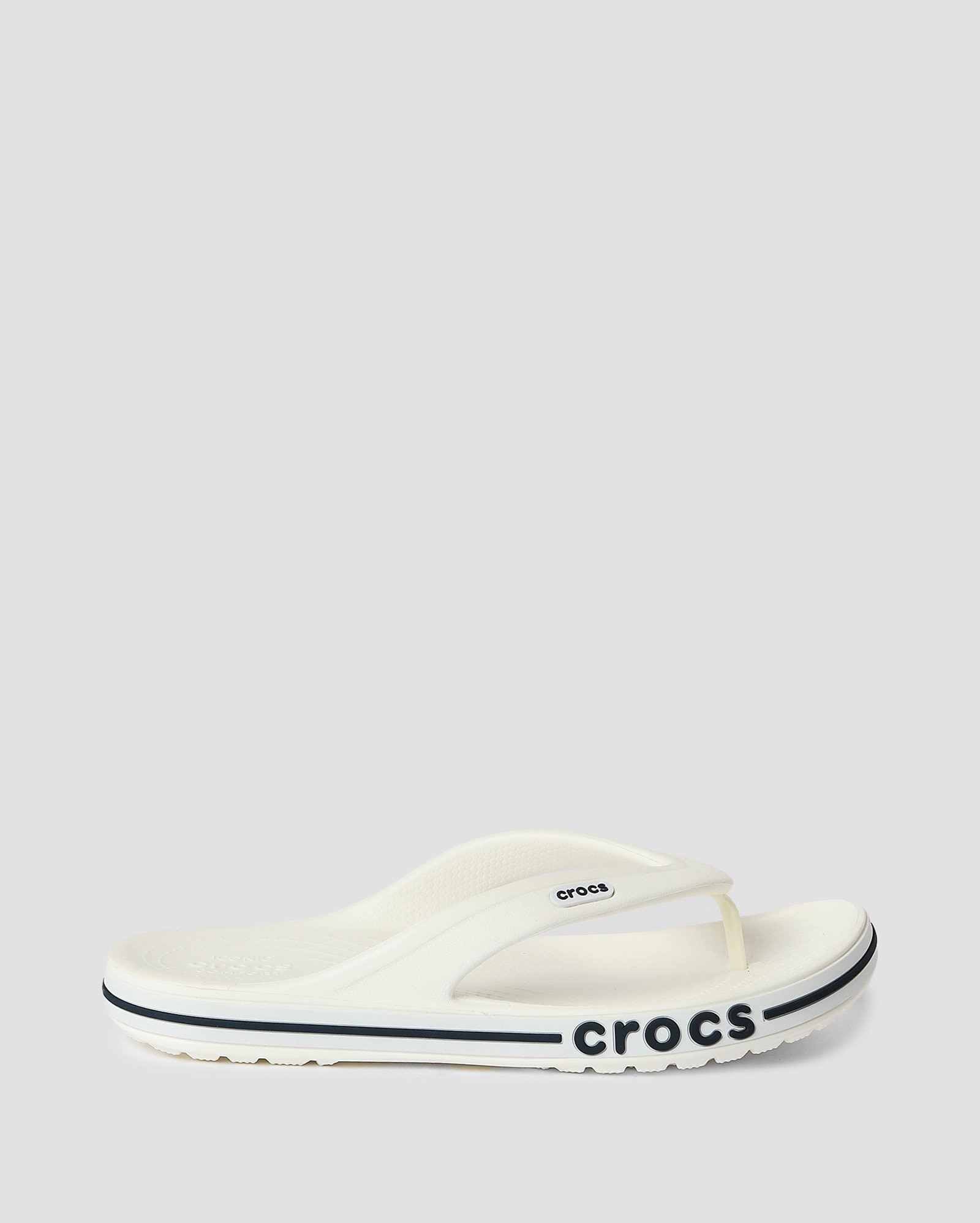Chinelo feminino Bayaband Flip - Off-white | Crocs