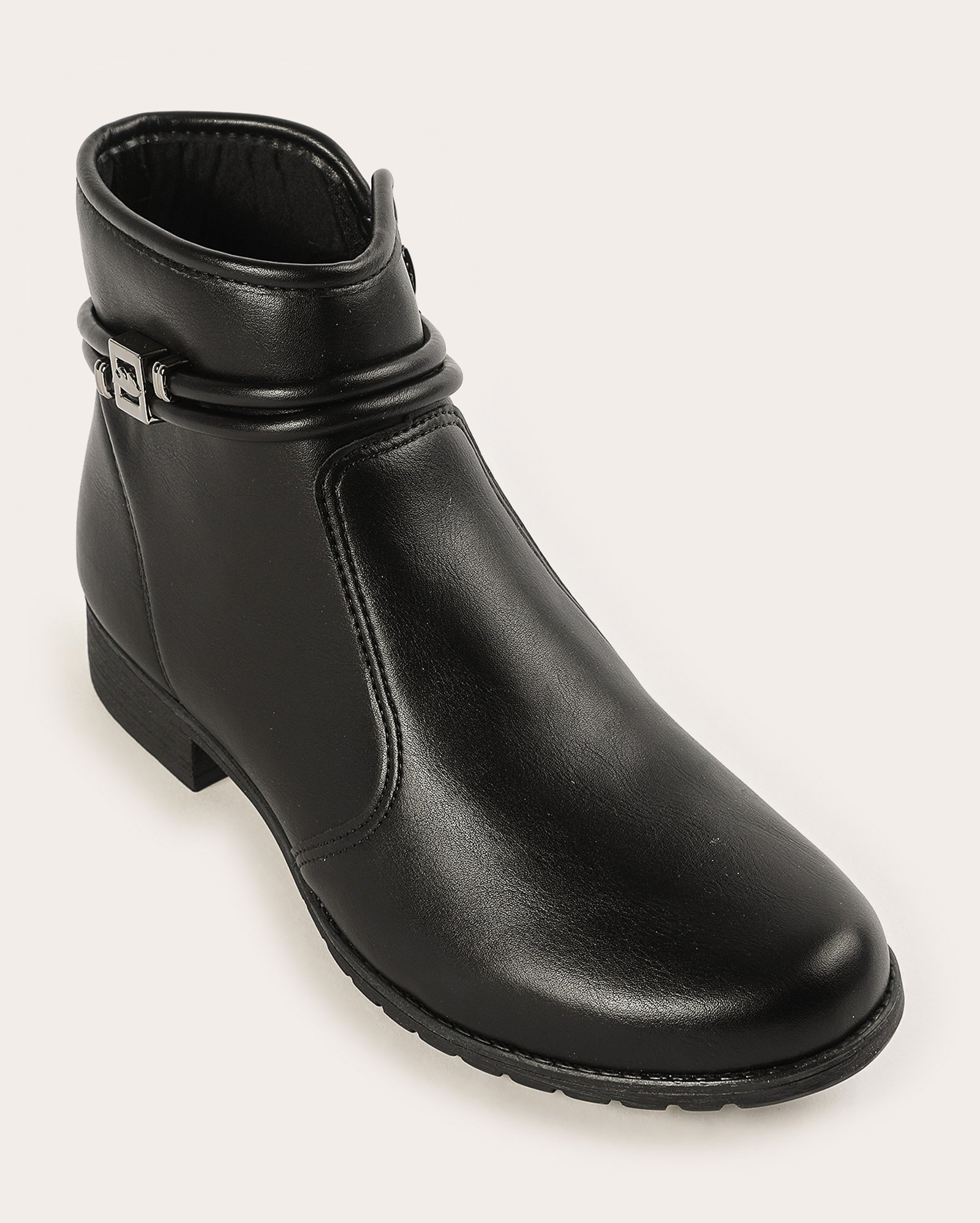 Bota feminina ankle boot cano curto com tiras preta | Dakota