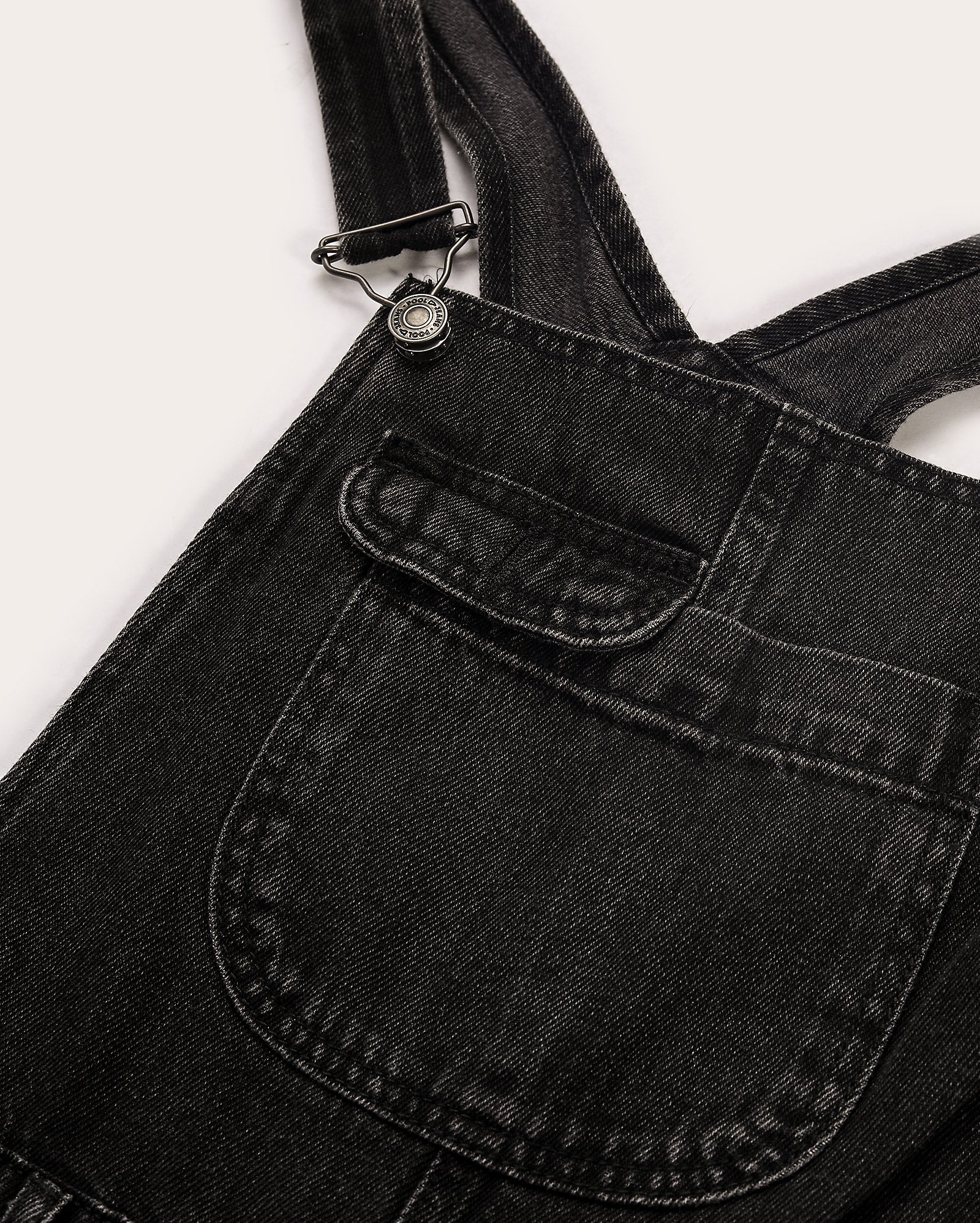 Jardineira black jeans juvenil com bolso frontal | Pool