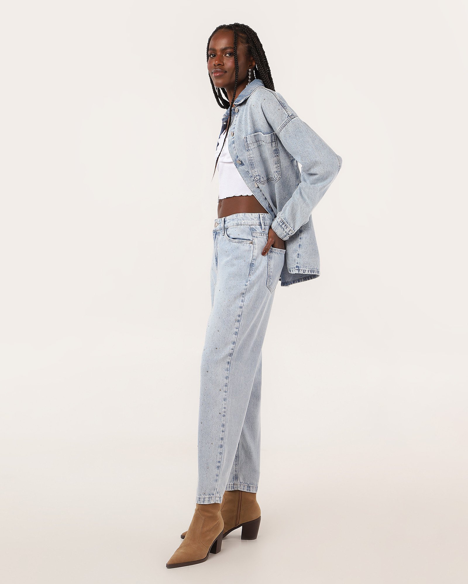 Calça jeans feminina mom cintura alta strass denim claro | Pool Jeans