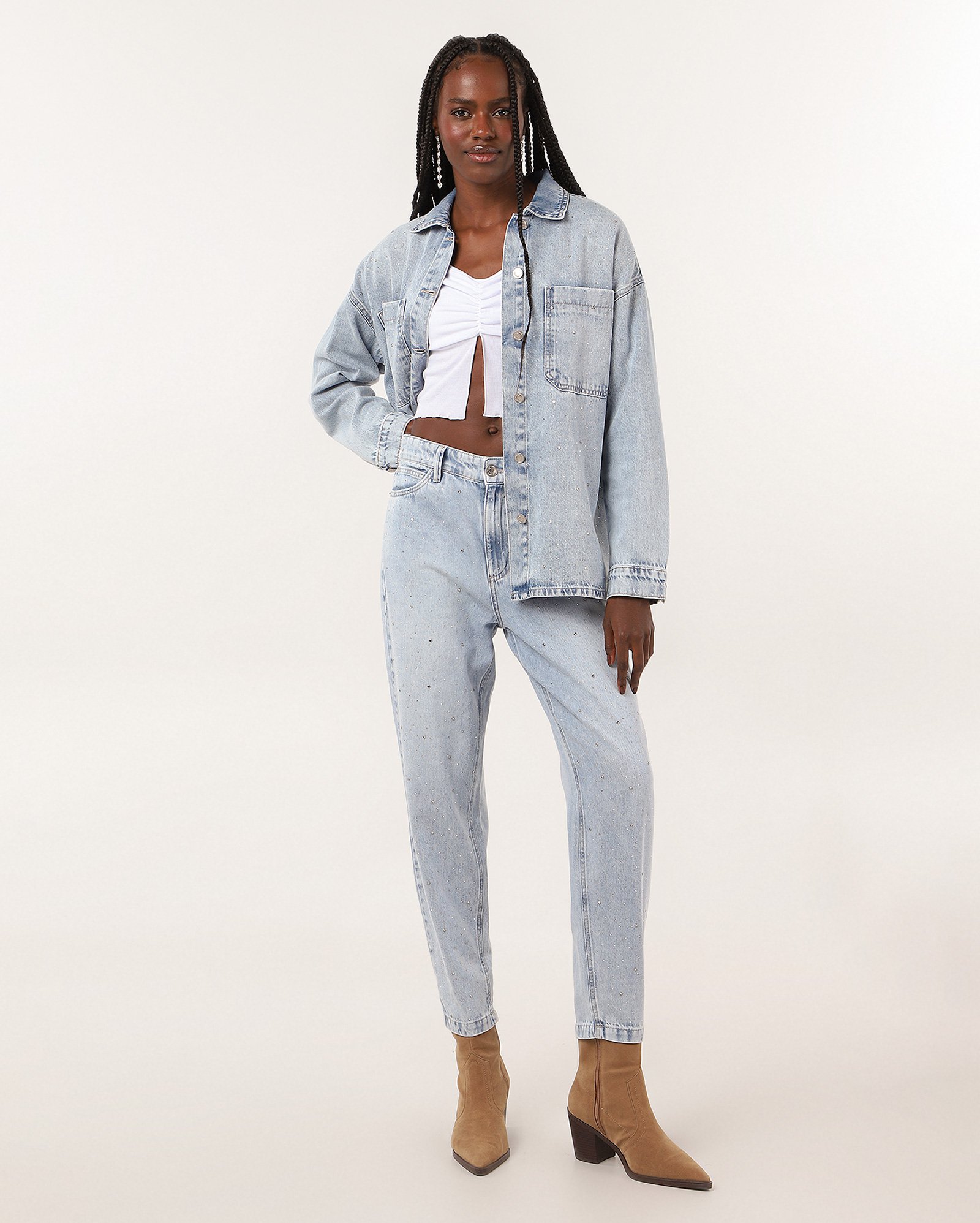 Calça jeans feminina mom cintura alta strass denim claro | Pool Jeans
