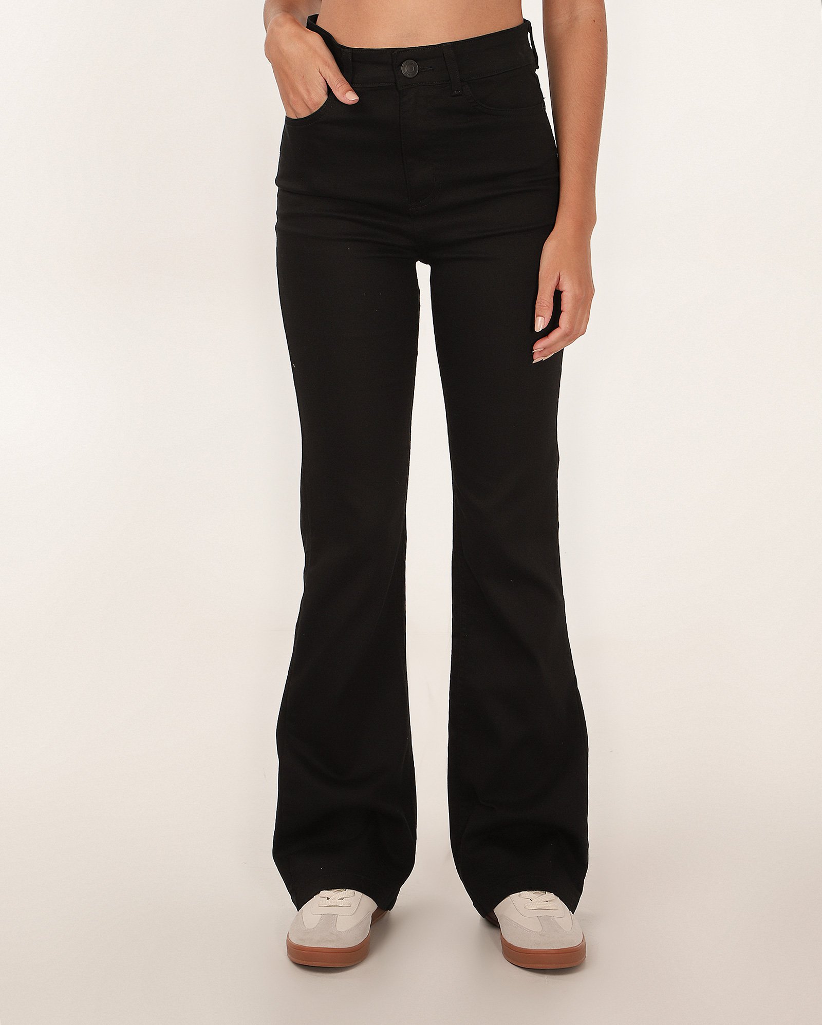 Calça jeans feminina bootcut cintura alta - Preto | Pool Jeans