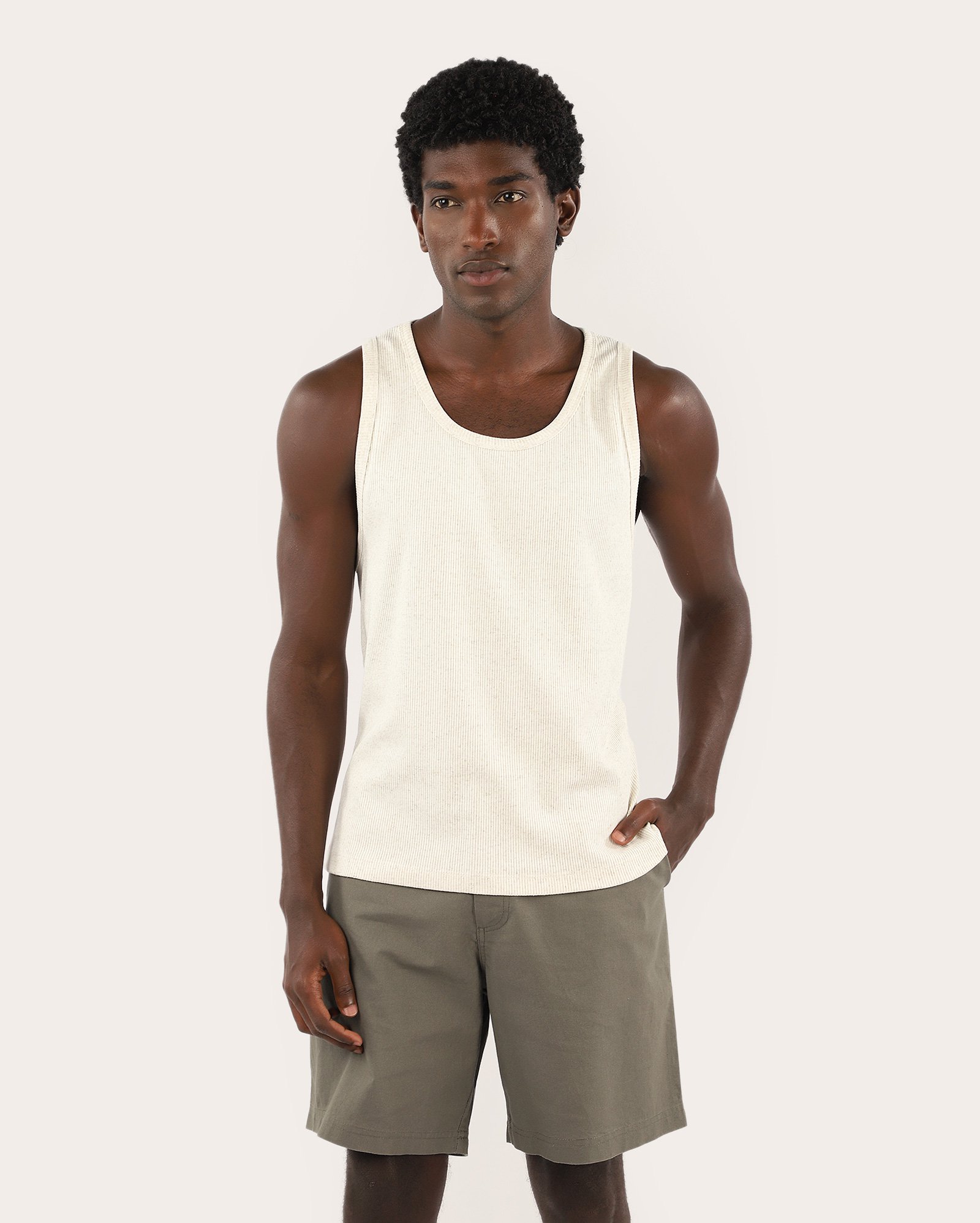Regata masculina com viscolinho slim canelada off-white