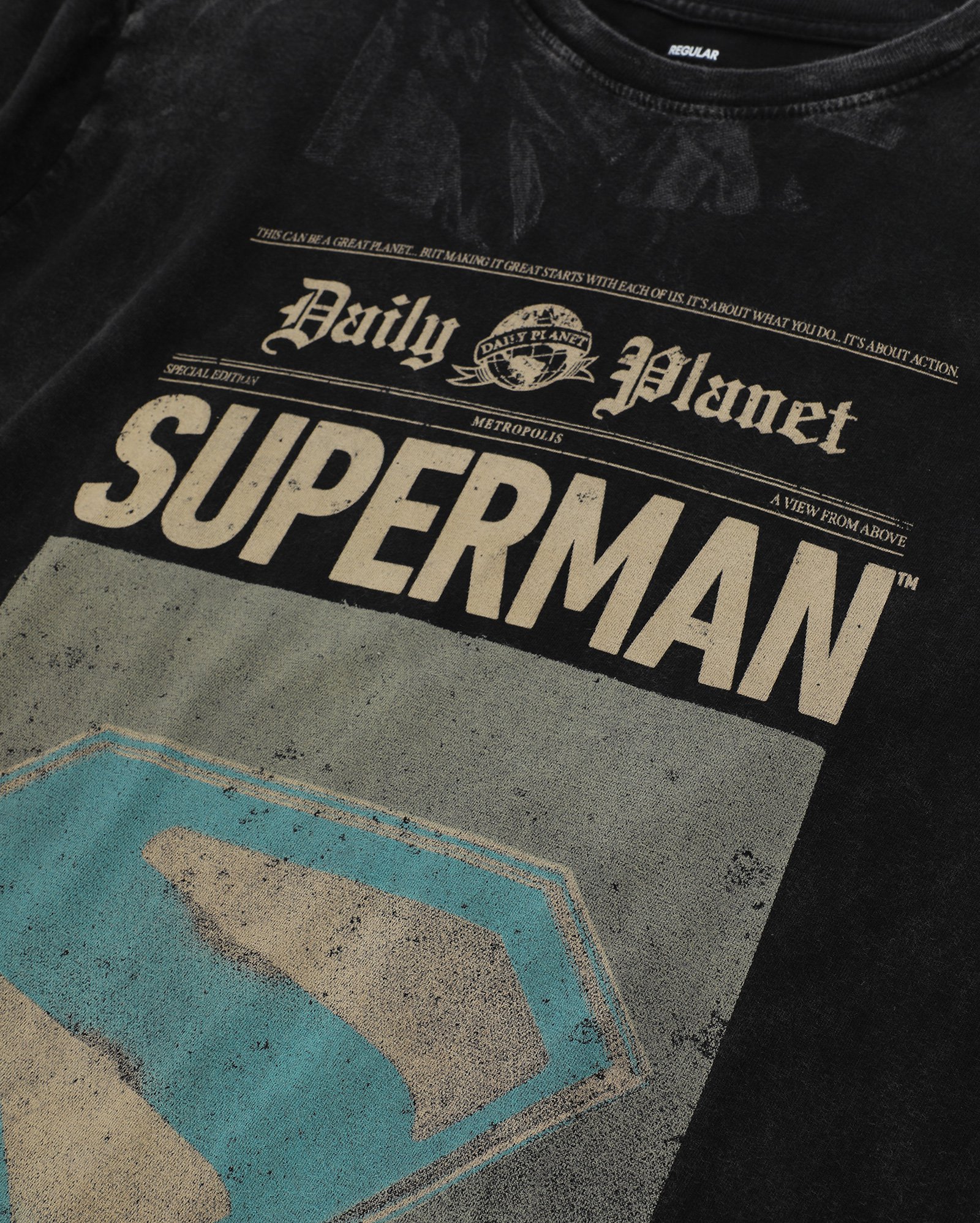 Camiseta juvenil regular Superman estonada preta | DC Comics